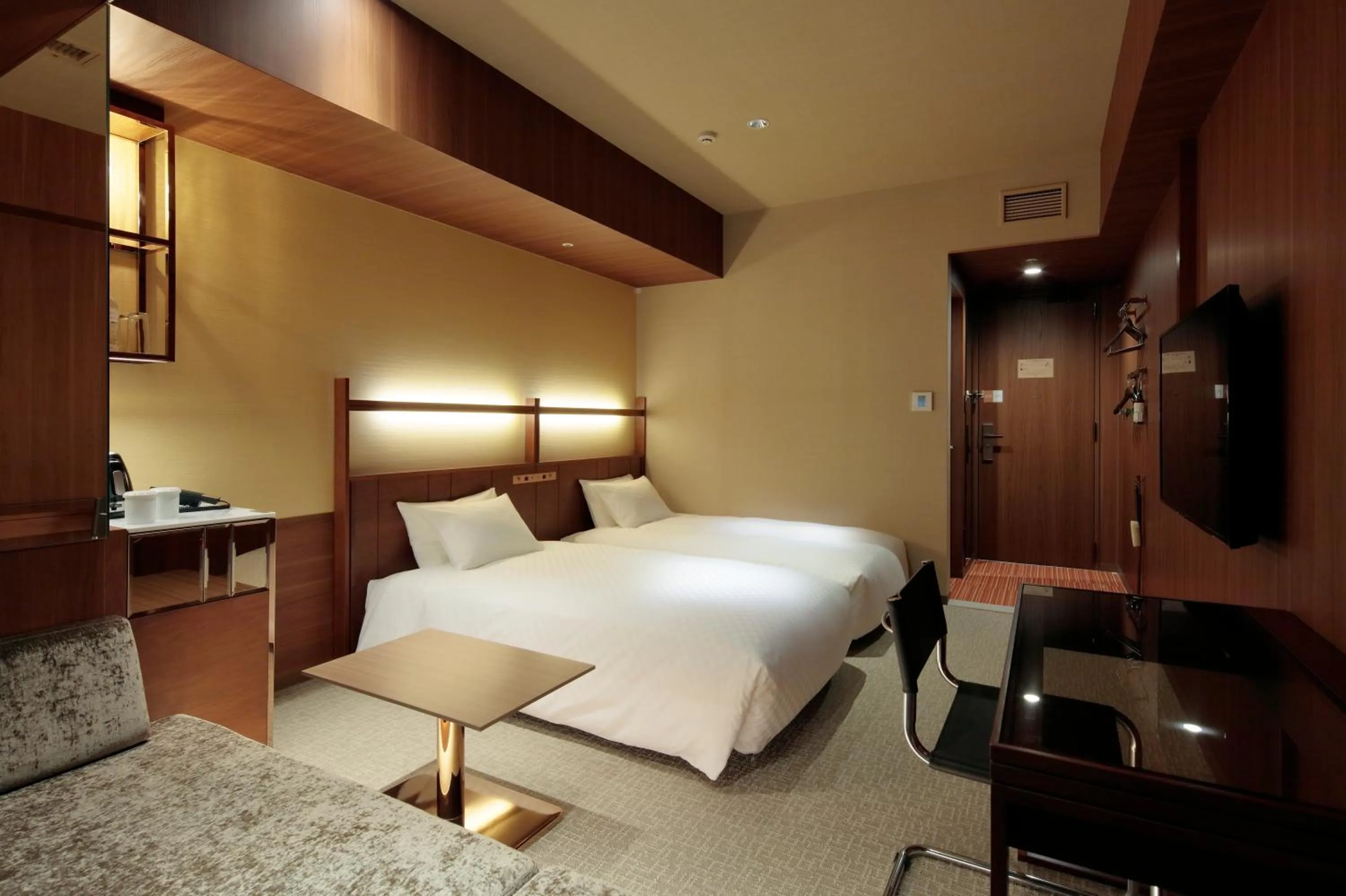 Corner Twin Room in Candeo Hotels Utsunomiya