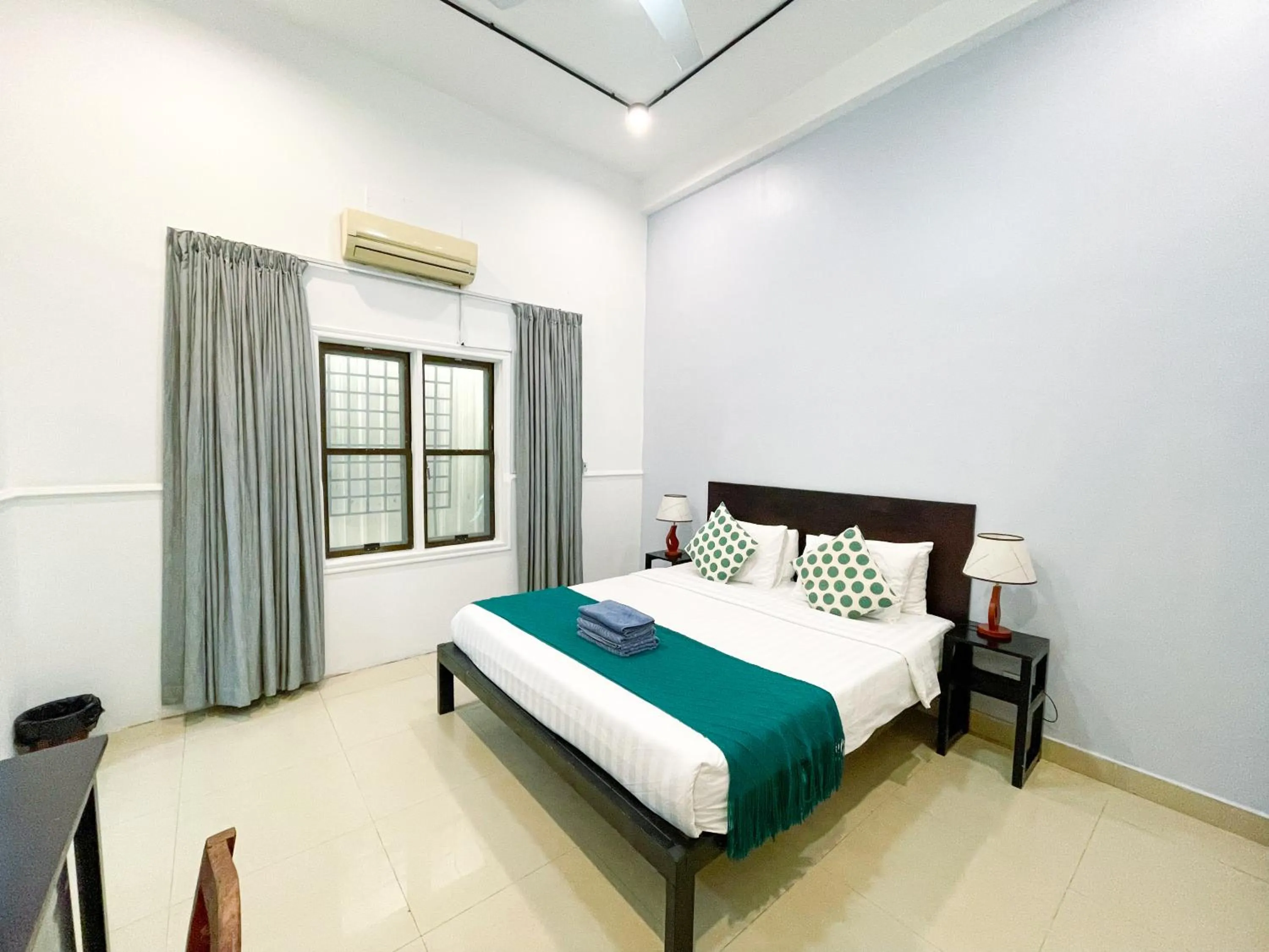 Superior King Room in Birdcage Boutique