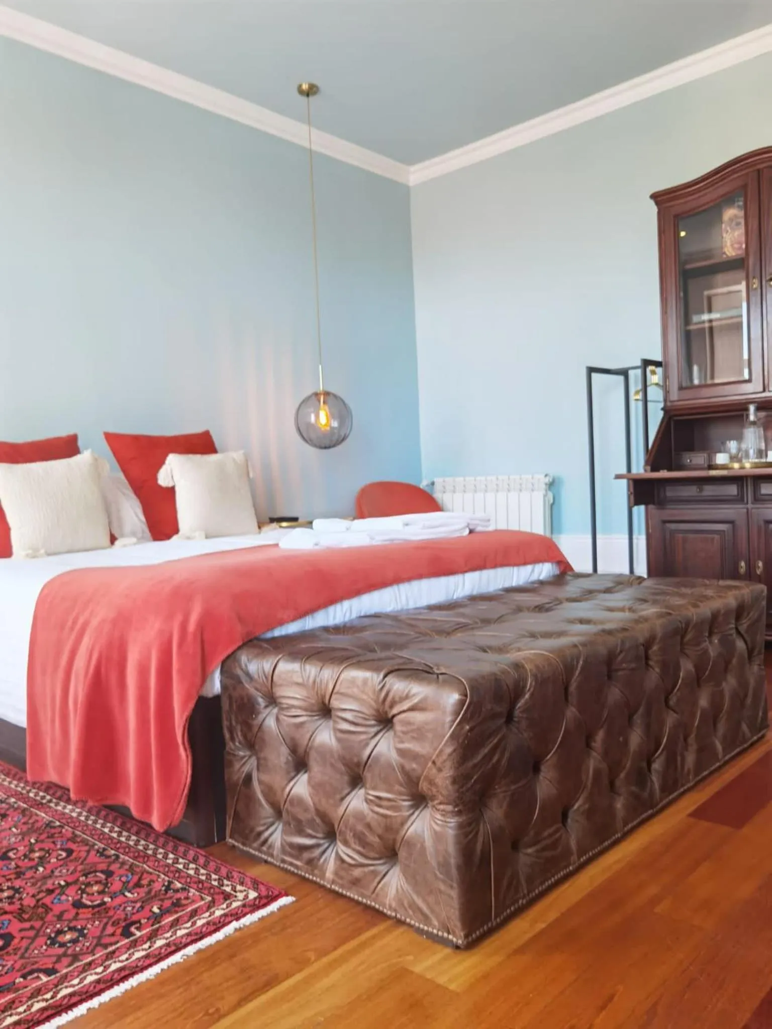 Deluxe Double Room (2 Adults + 1 Child) in Monsenhor52