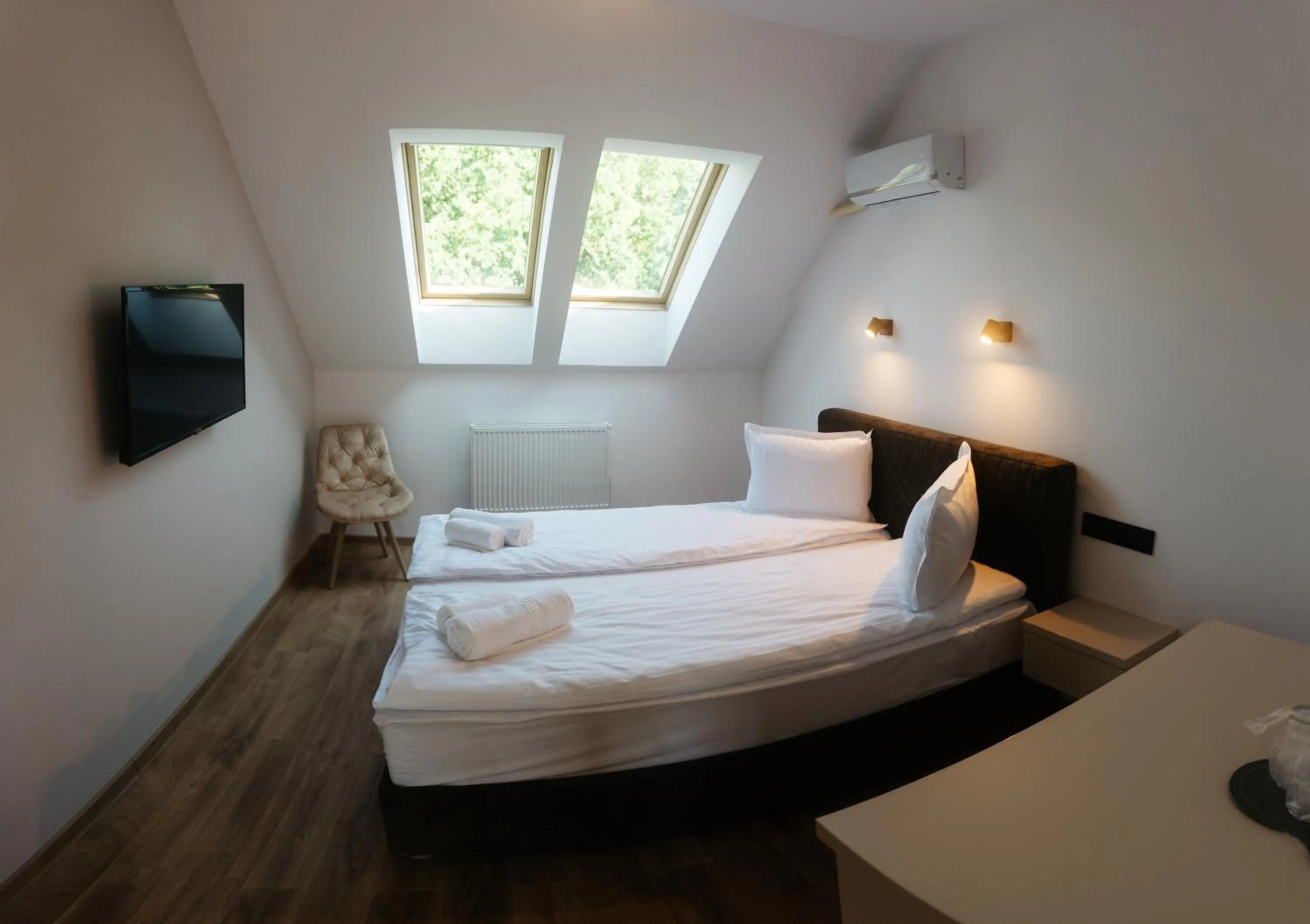 Attic Deluxe Queen Room in Vila Noblesse