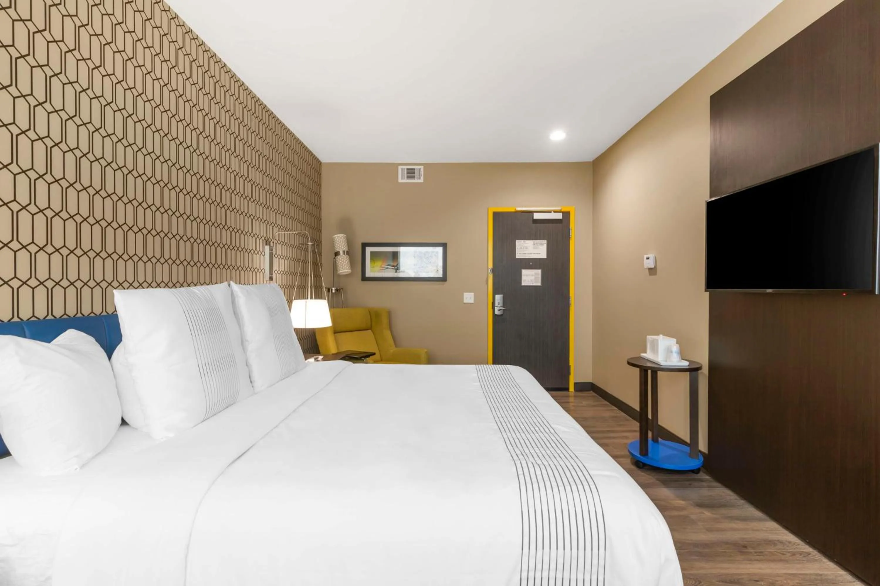 King Room in GLo Best Western Pooler - Savannah Airport Hotel