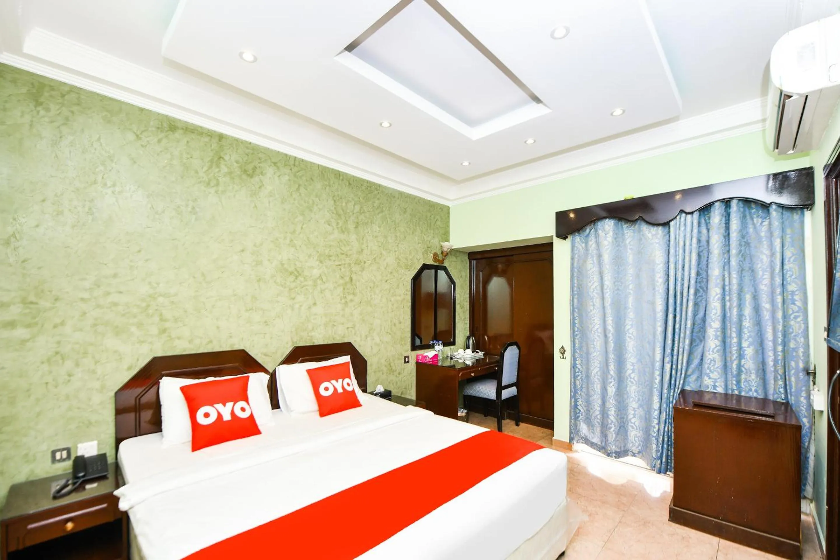 Standard King Room in OYO 137 Marina Hotel