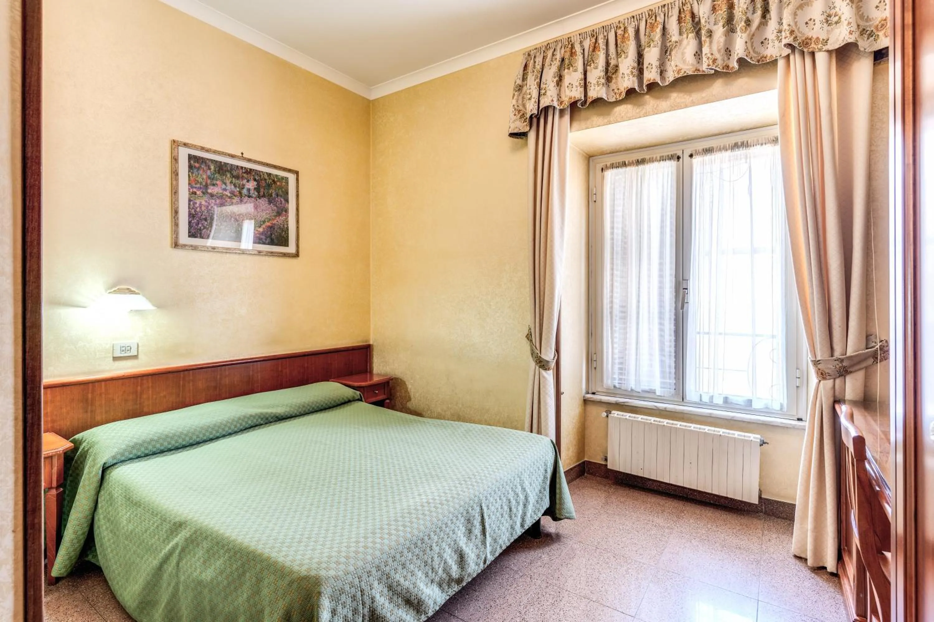 Small Double Room in Hotel Milo