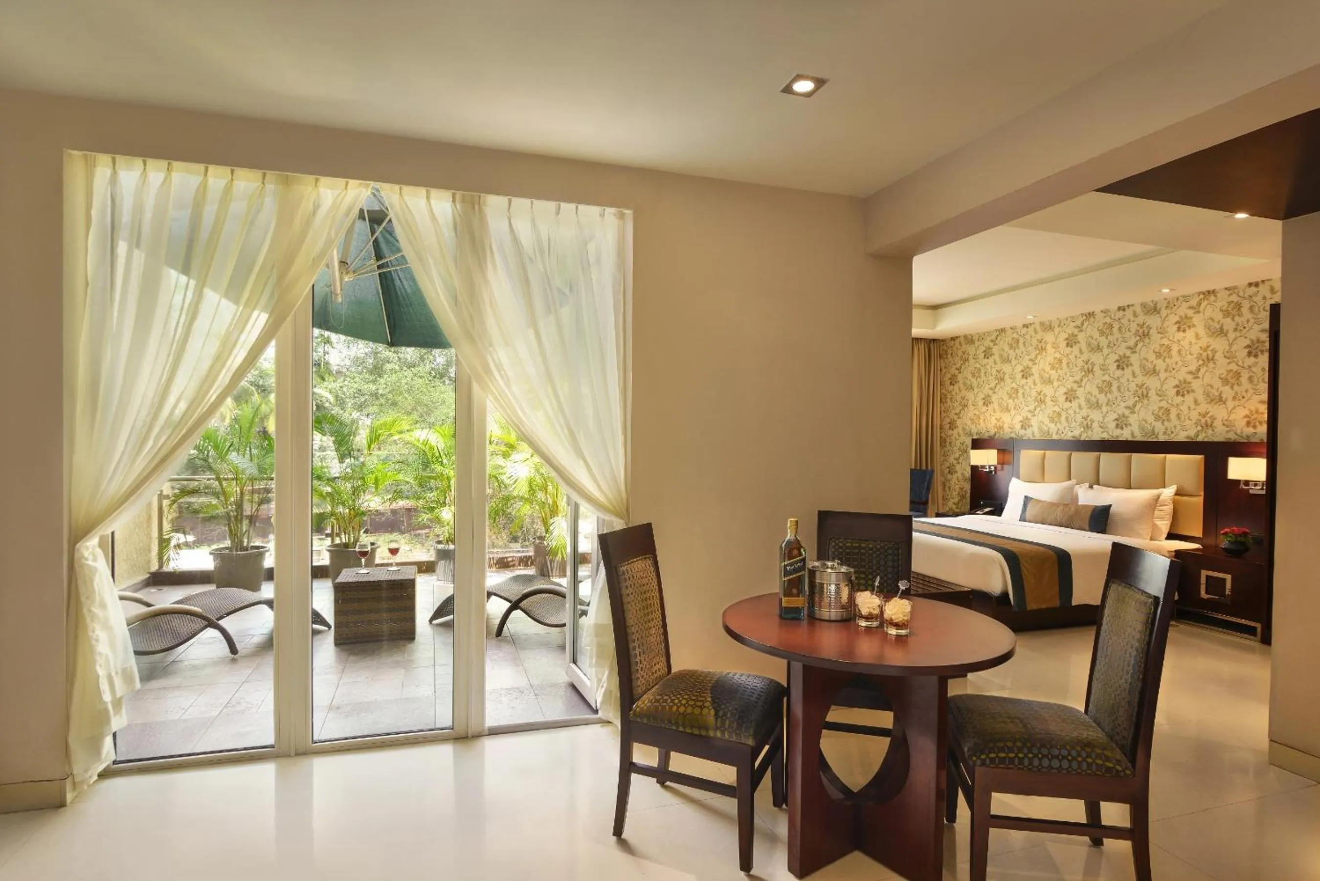 Suite - 15% off on F&B and Spa in The Acacia Hotel & Spa