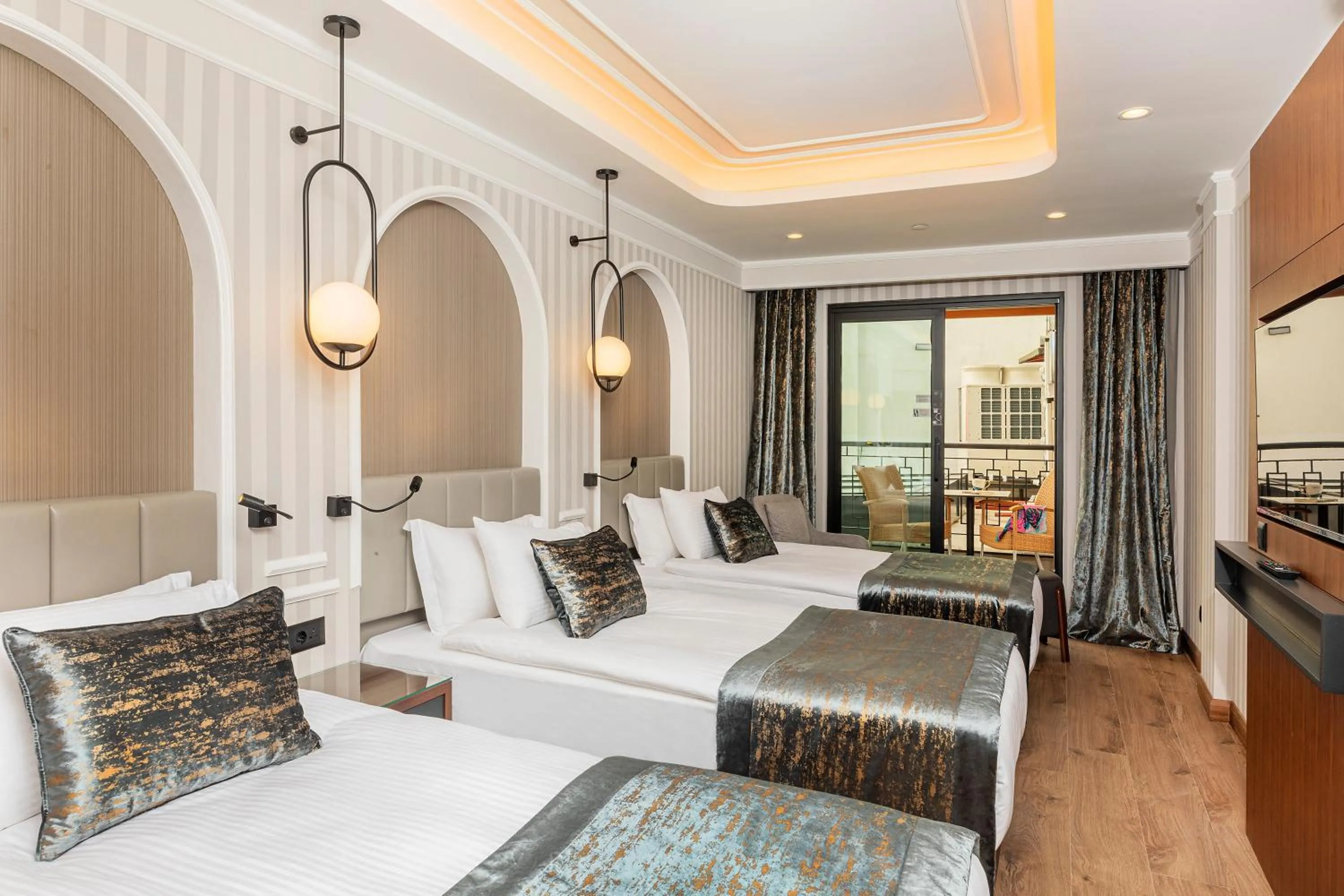 Basement Triple Room With Balcony - single occupancy in Mukarnas Pera Hotel