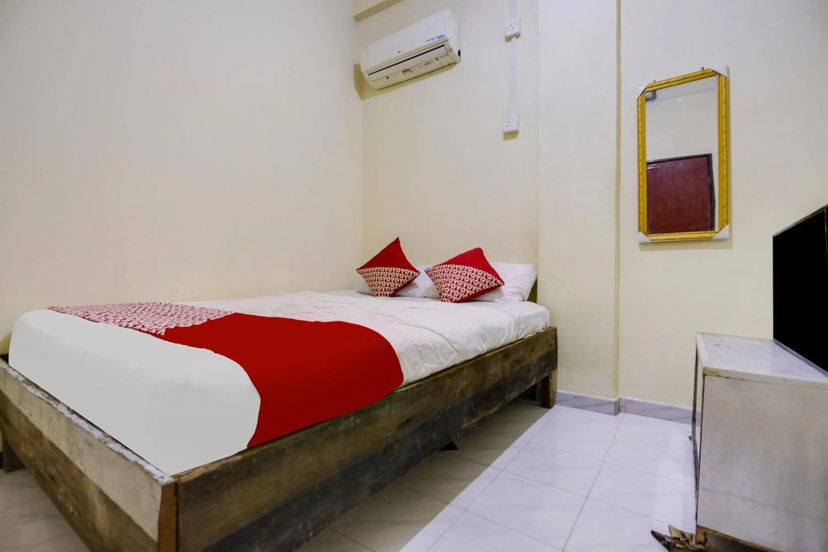 Standard Double Room in Hotel O Ringin Pitu 1 Syariah