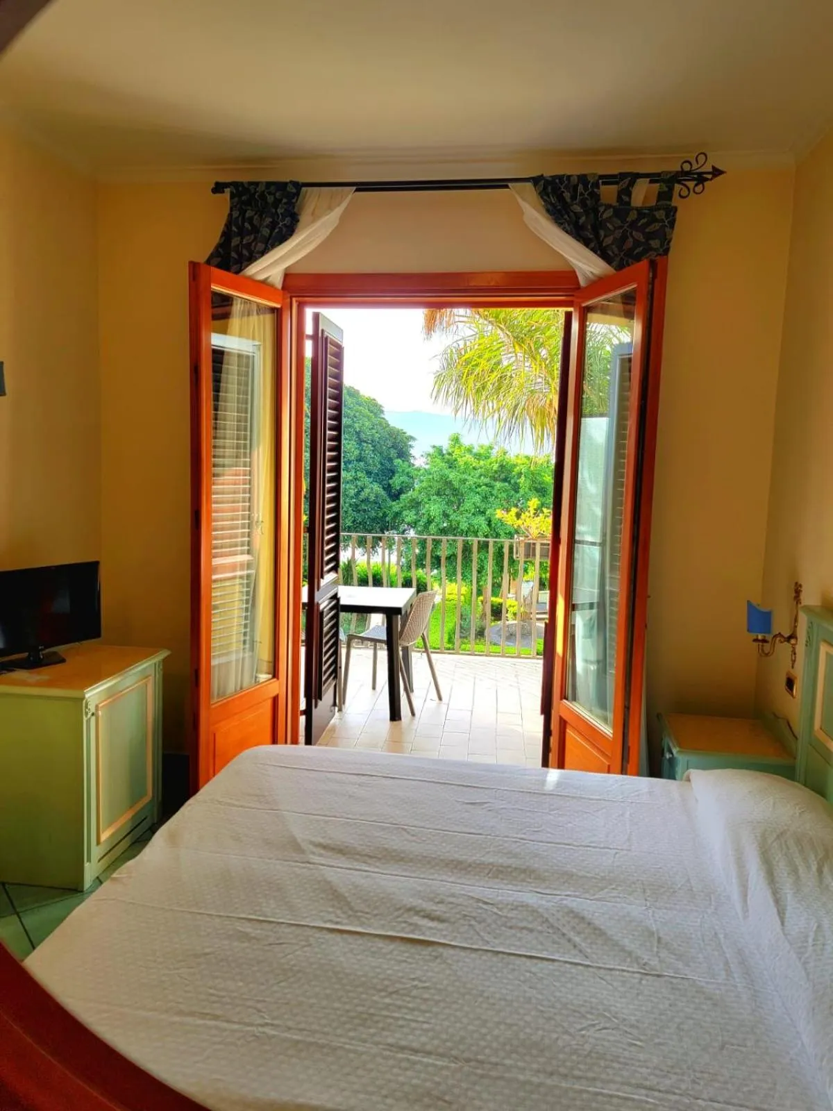 Studio with Balcony - single occupancy in Hotel Garibaldi