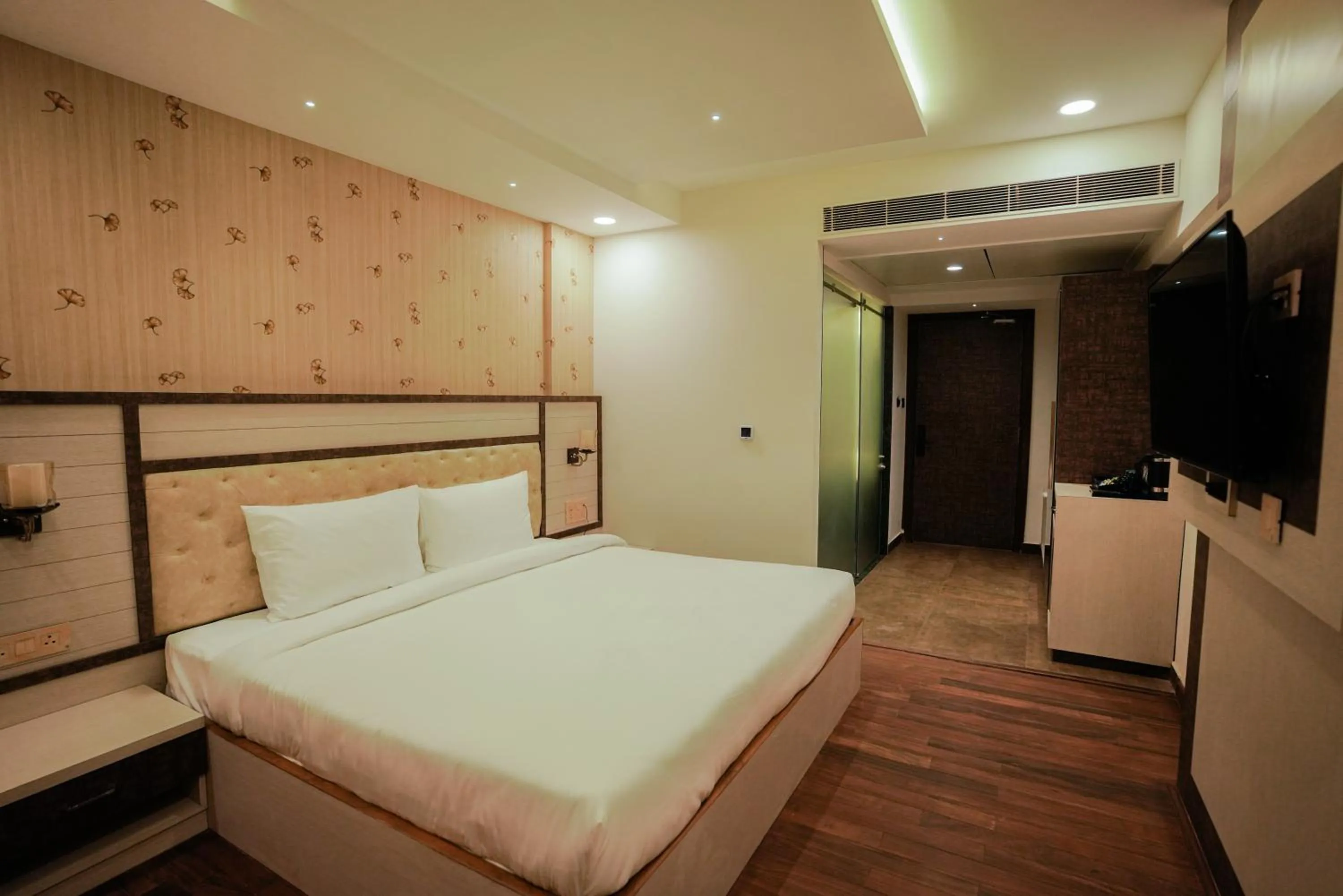 Superior King Room - single occupancy in Royal Ritz