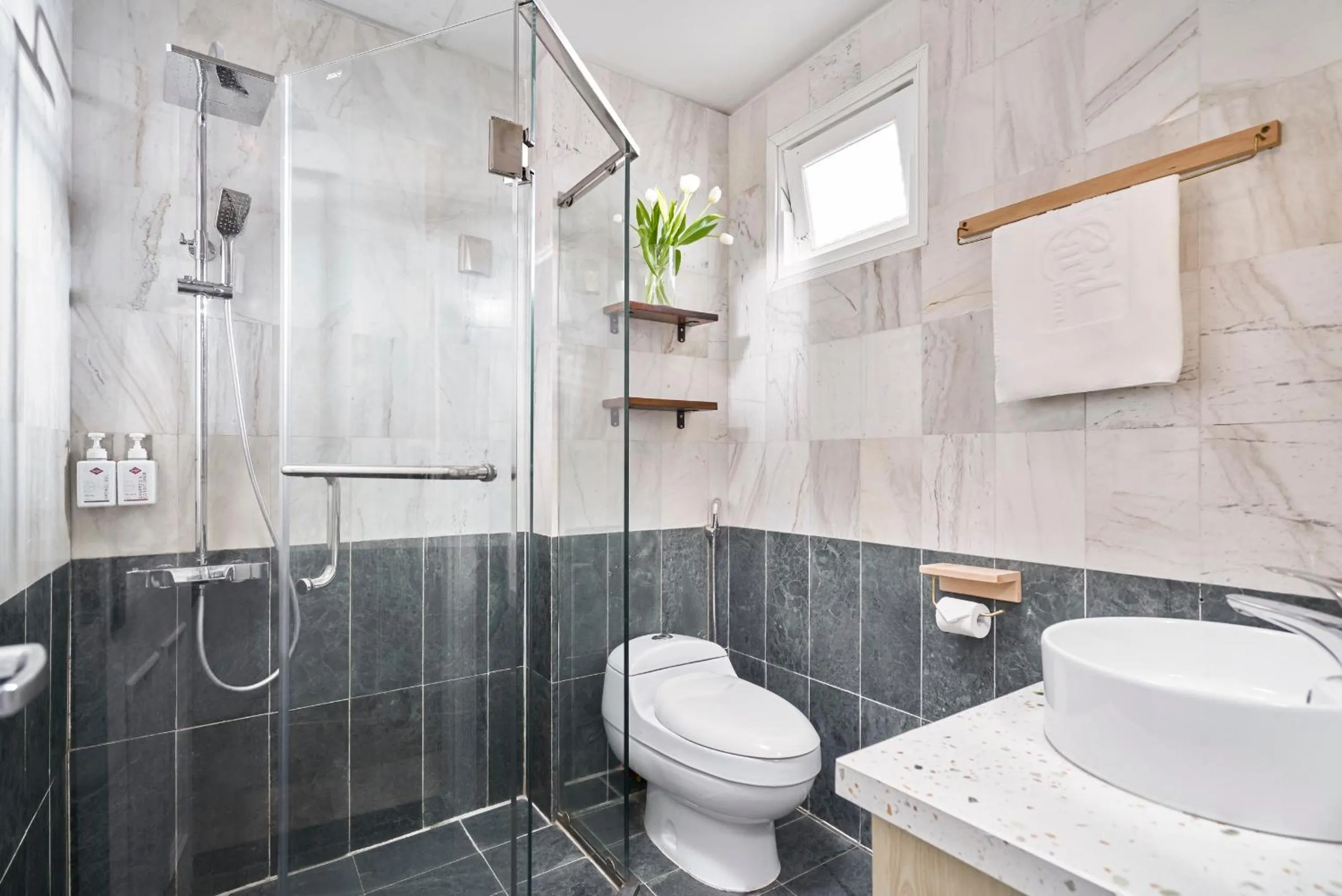 Superior Twin Room with Sea View in The Postcard Hotel