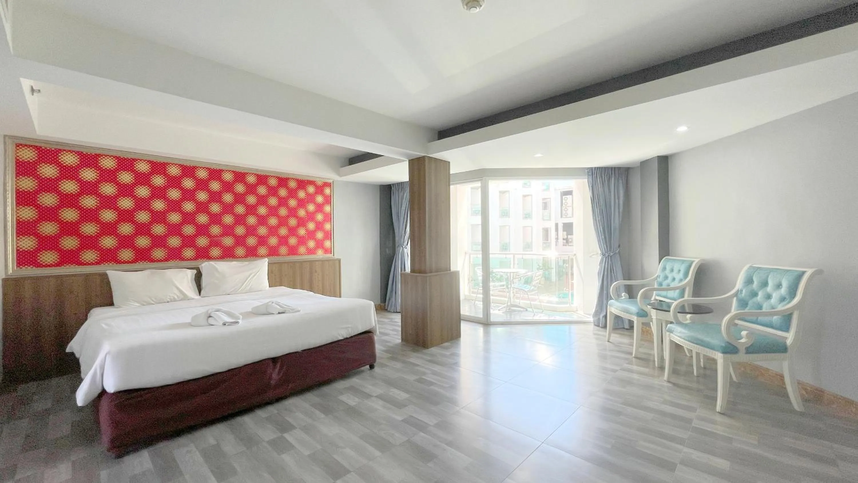Double Room with Pool View in Dragon Beach Resort , Jomtien Beach Pattaya