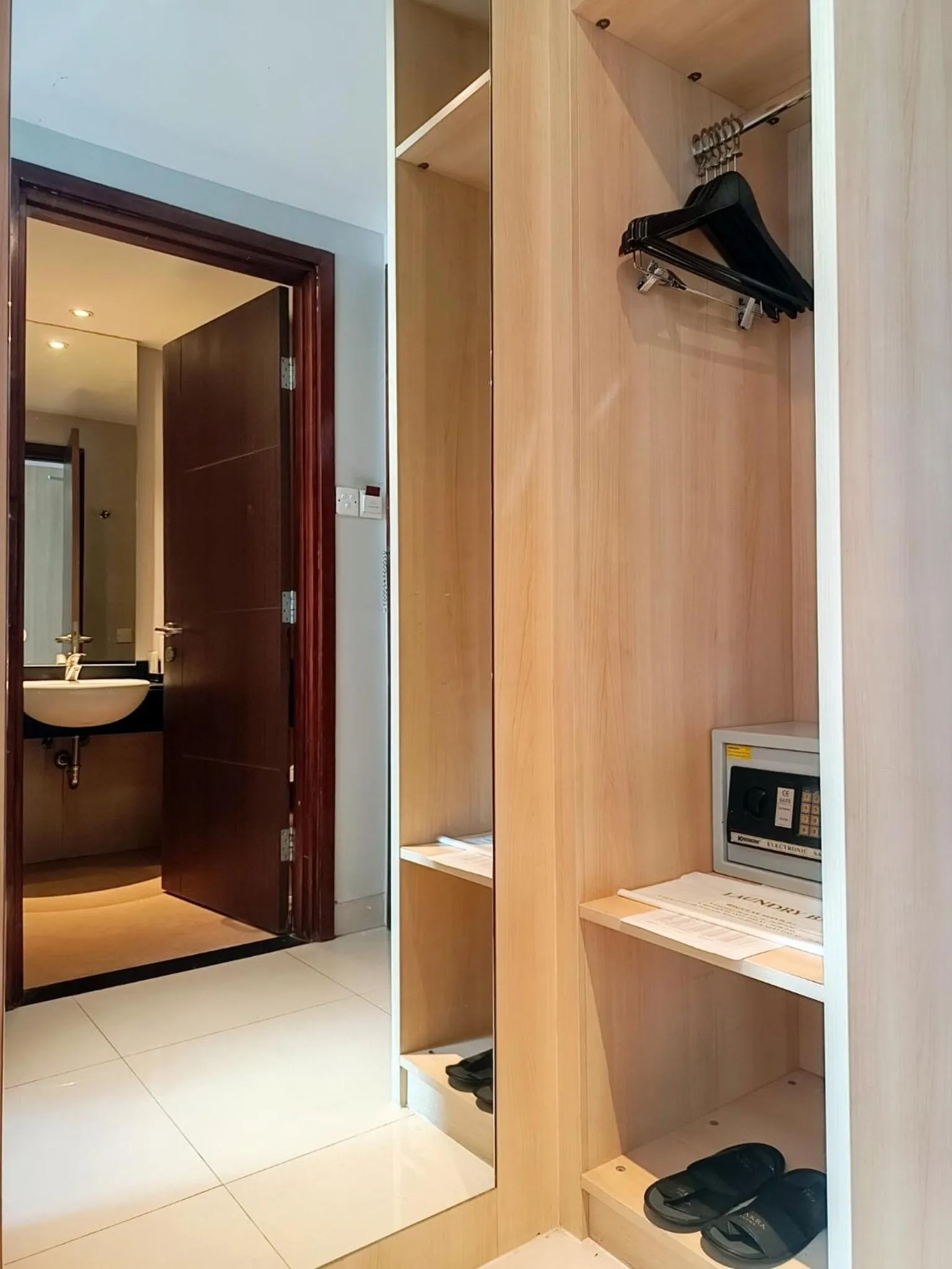 Deluxe Twin Room in Grand Cakra Hotel Malang