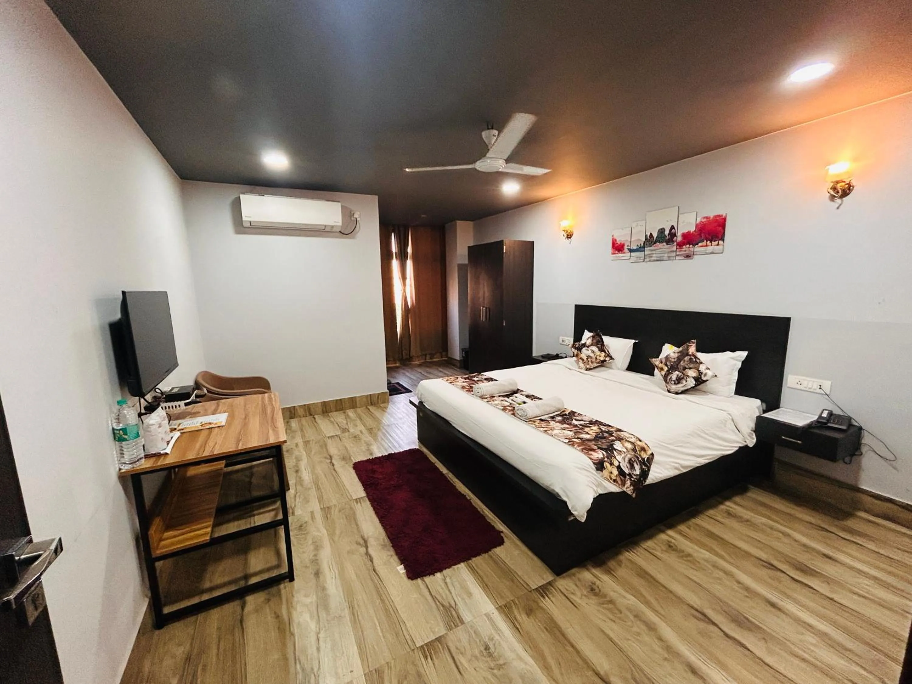 Deluxe Double Room in JD Grand Inn