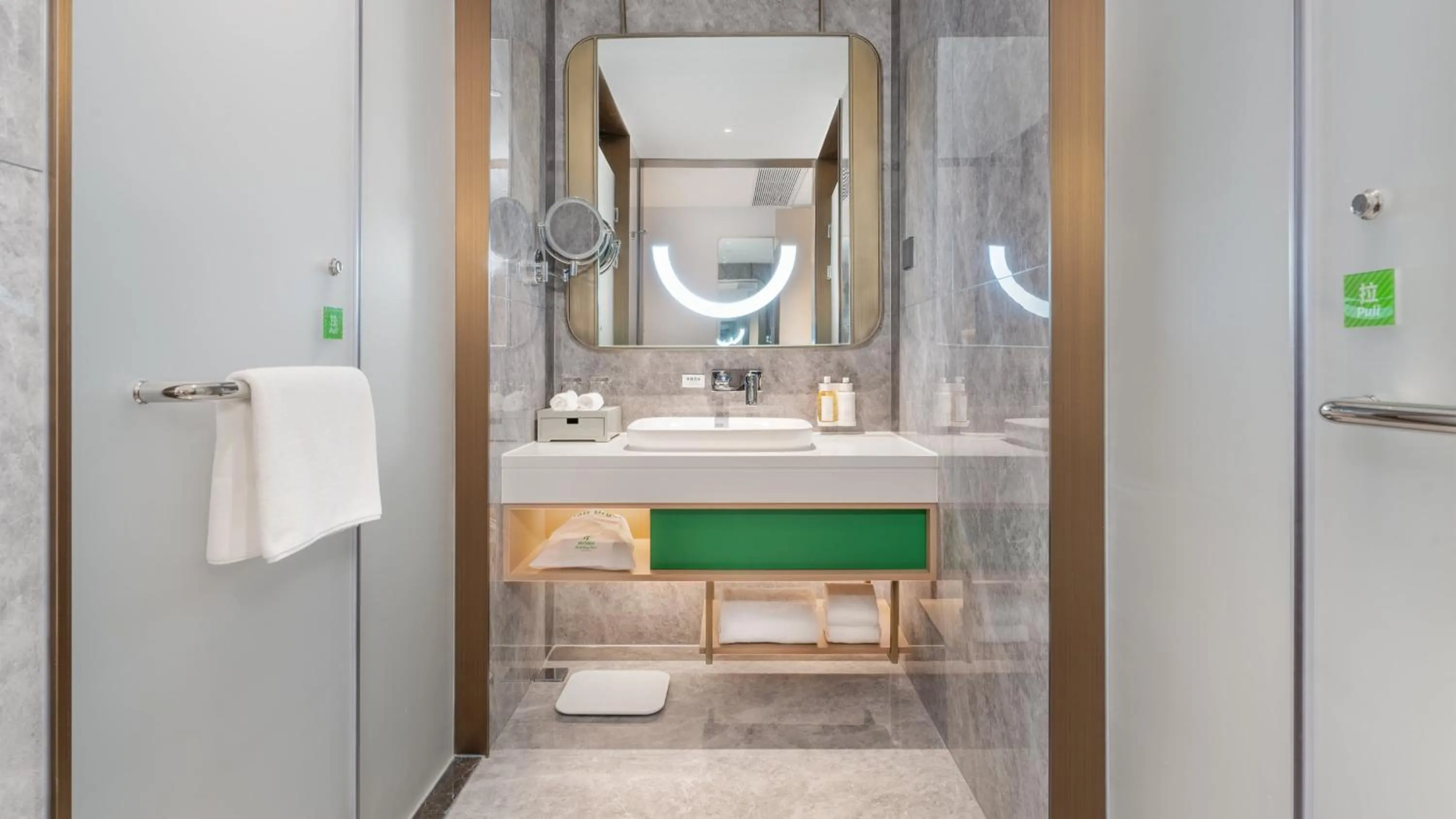 Premium King Room with River View in Holiday Inn Changsha Malanshan by IHG