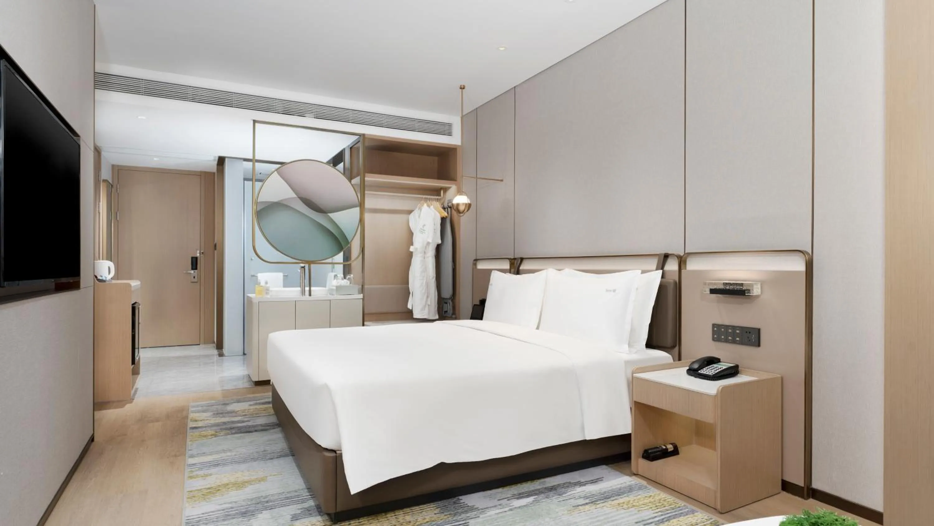 Standard King Room with River View in Holiday Inn Changsha Malanshan by IHG