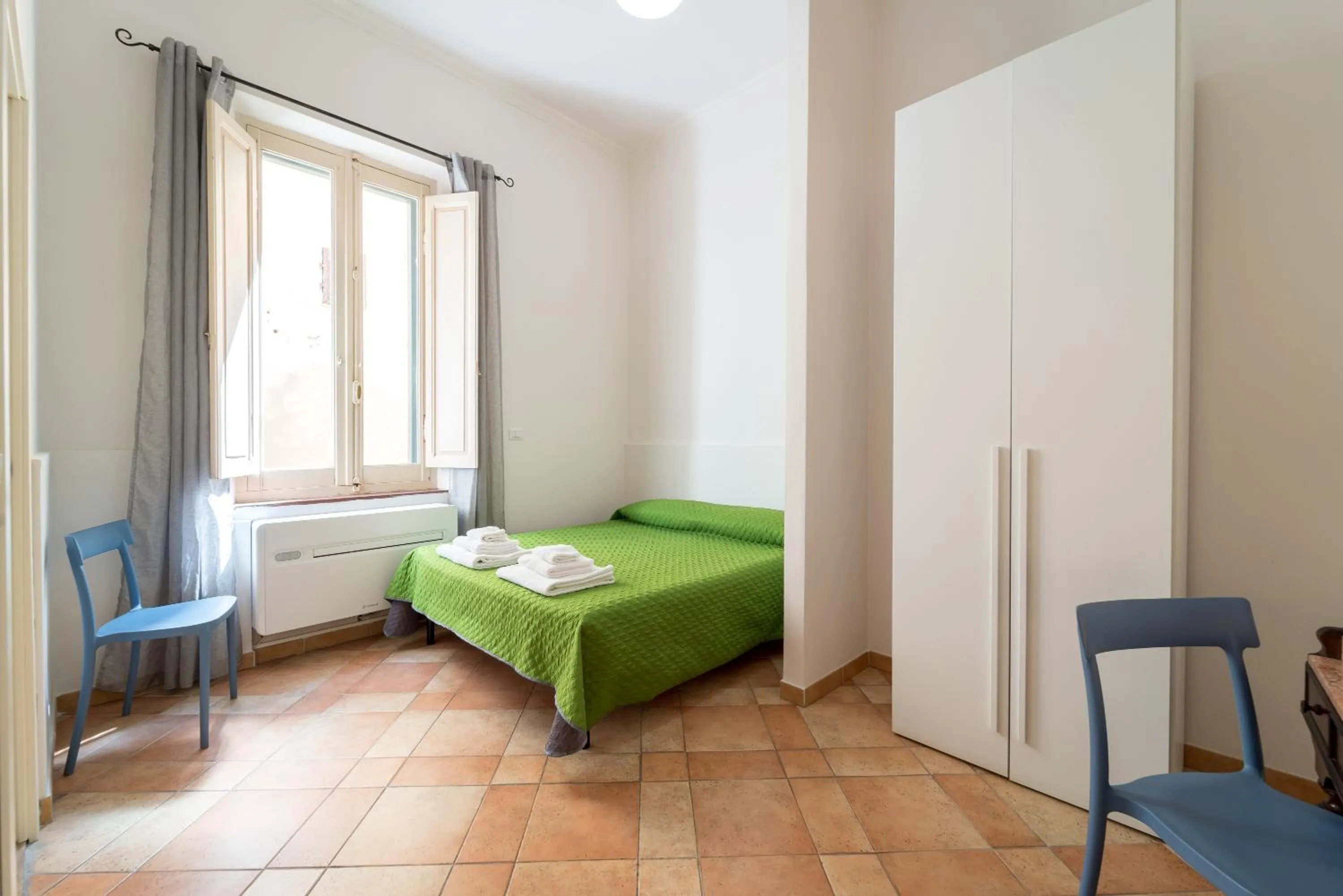 Double Room with Private Bathroom - single occupancy in Palau Marco Polo