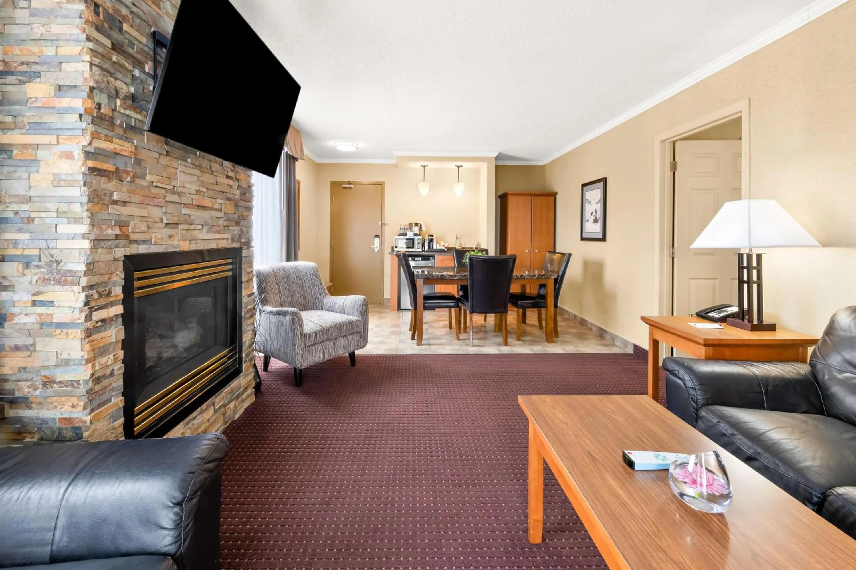 King Suite with Balcony - Non-smoking in Best Western Plus NorWester Hotel & Conference Centre