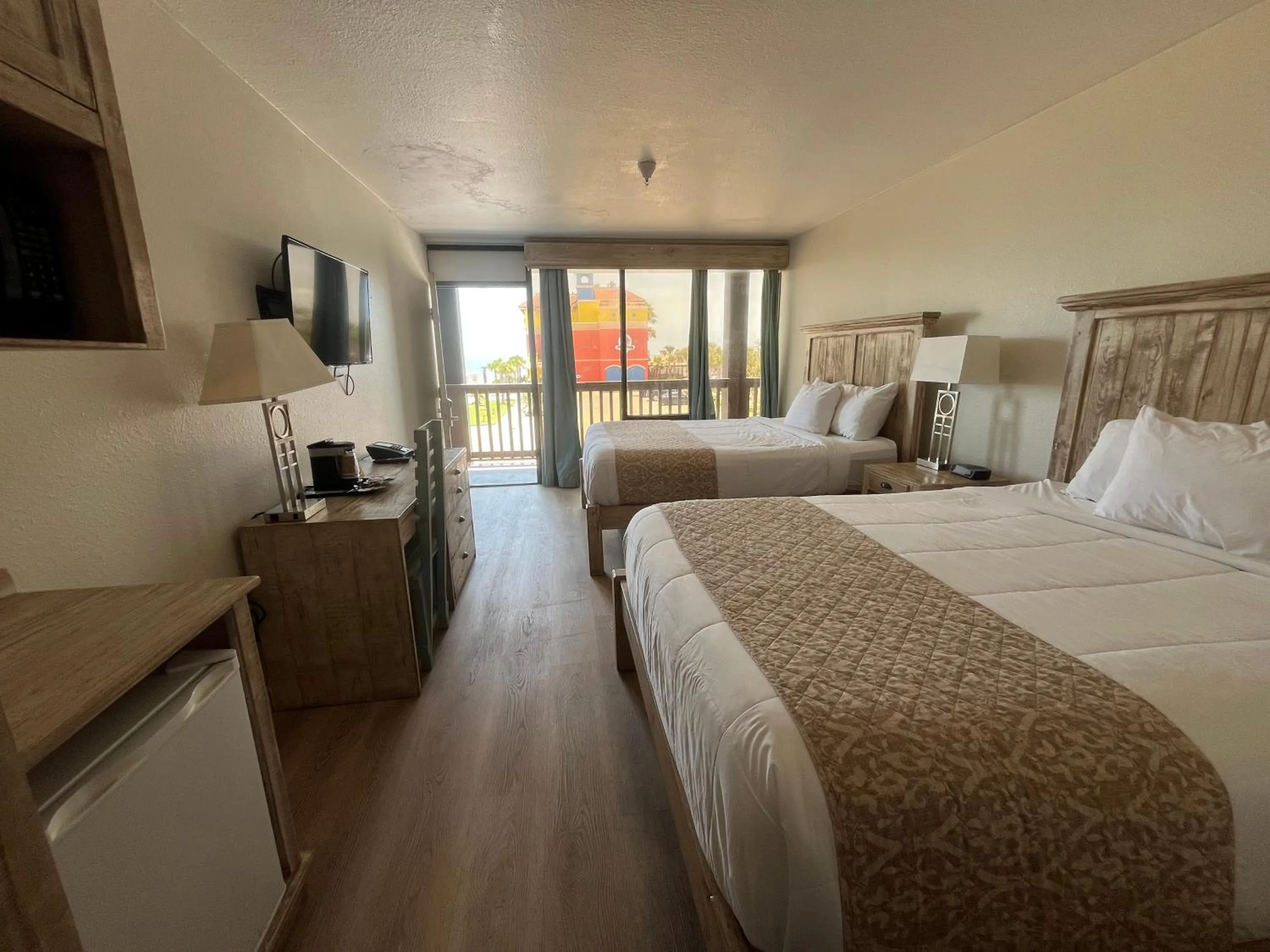 Queen Room with Ocean View in Hotel DeVille