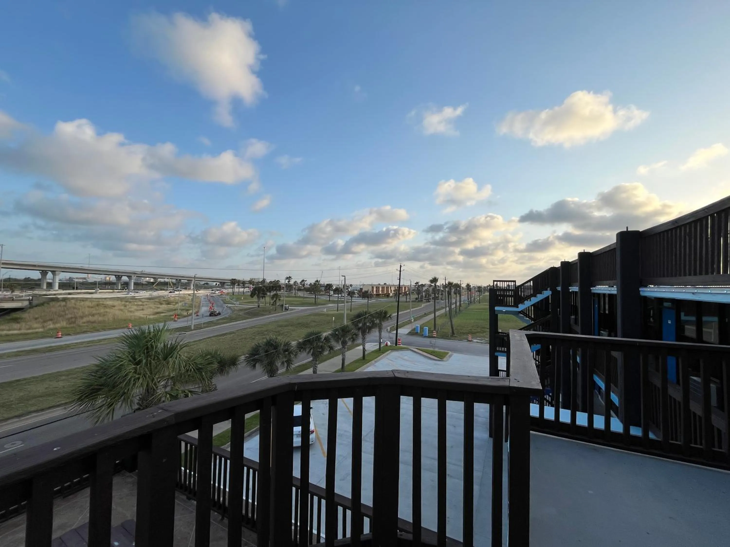 Queen Room Harbor Bridge Side in Hotel DeVille