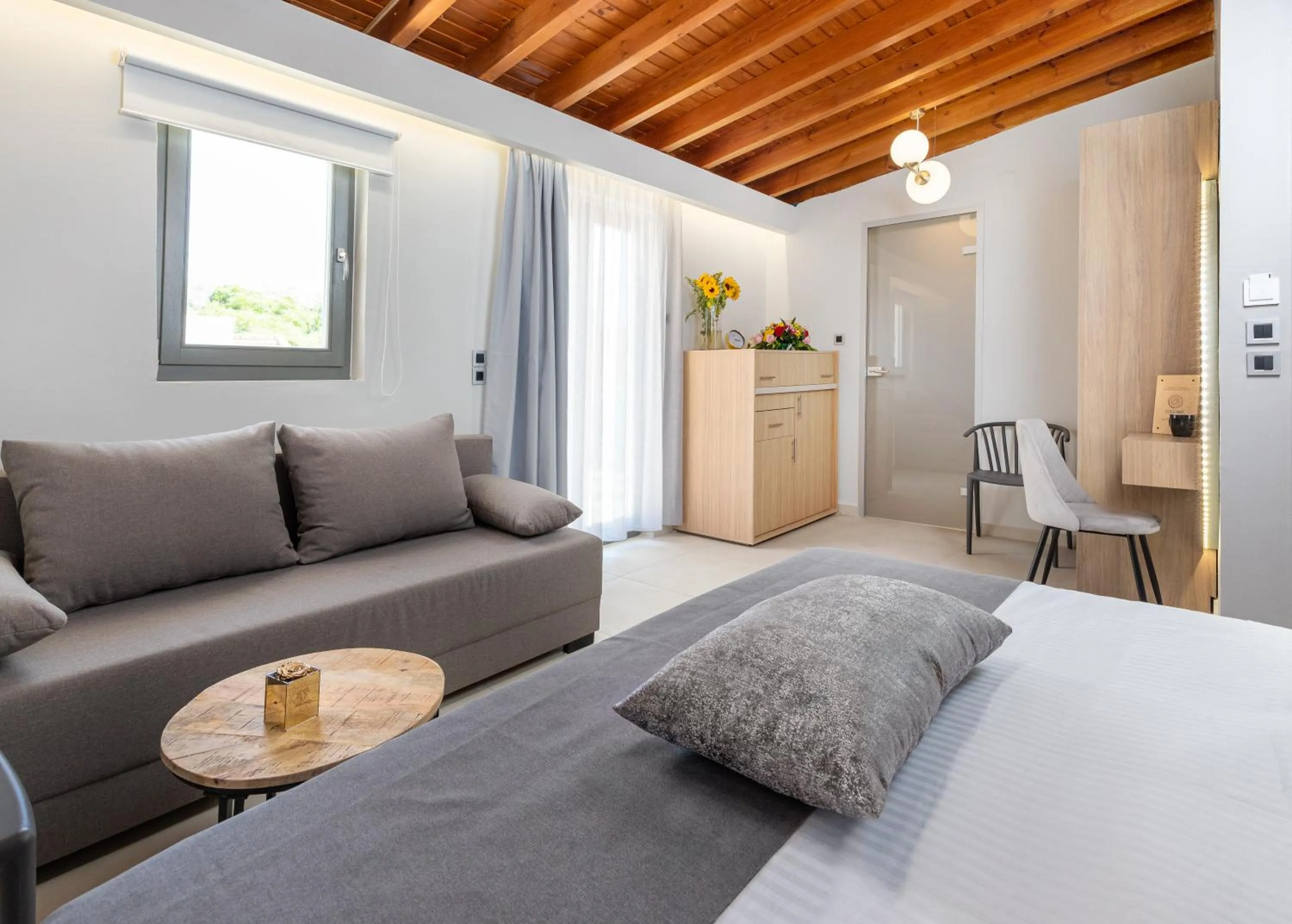 Suite with Hot Tub in Metropolitan Pearl Boutique Hotel