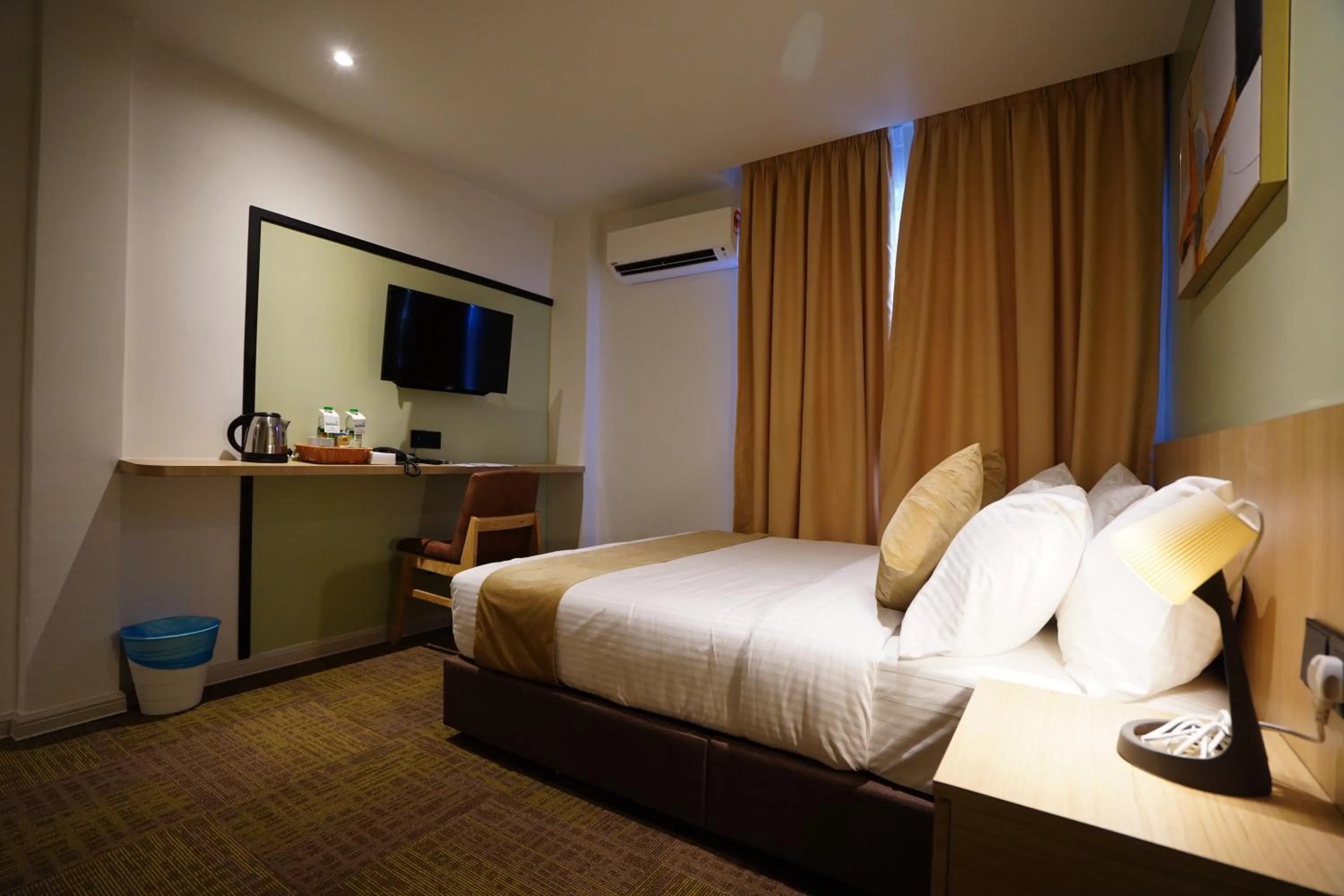 Twin Room - Disability Access in Dê MOCCIS Boutique Hotel