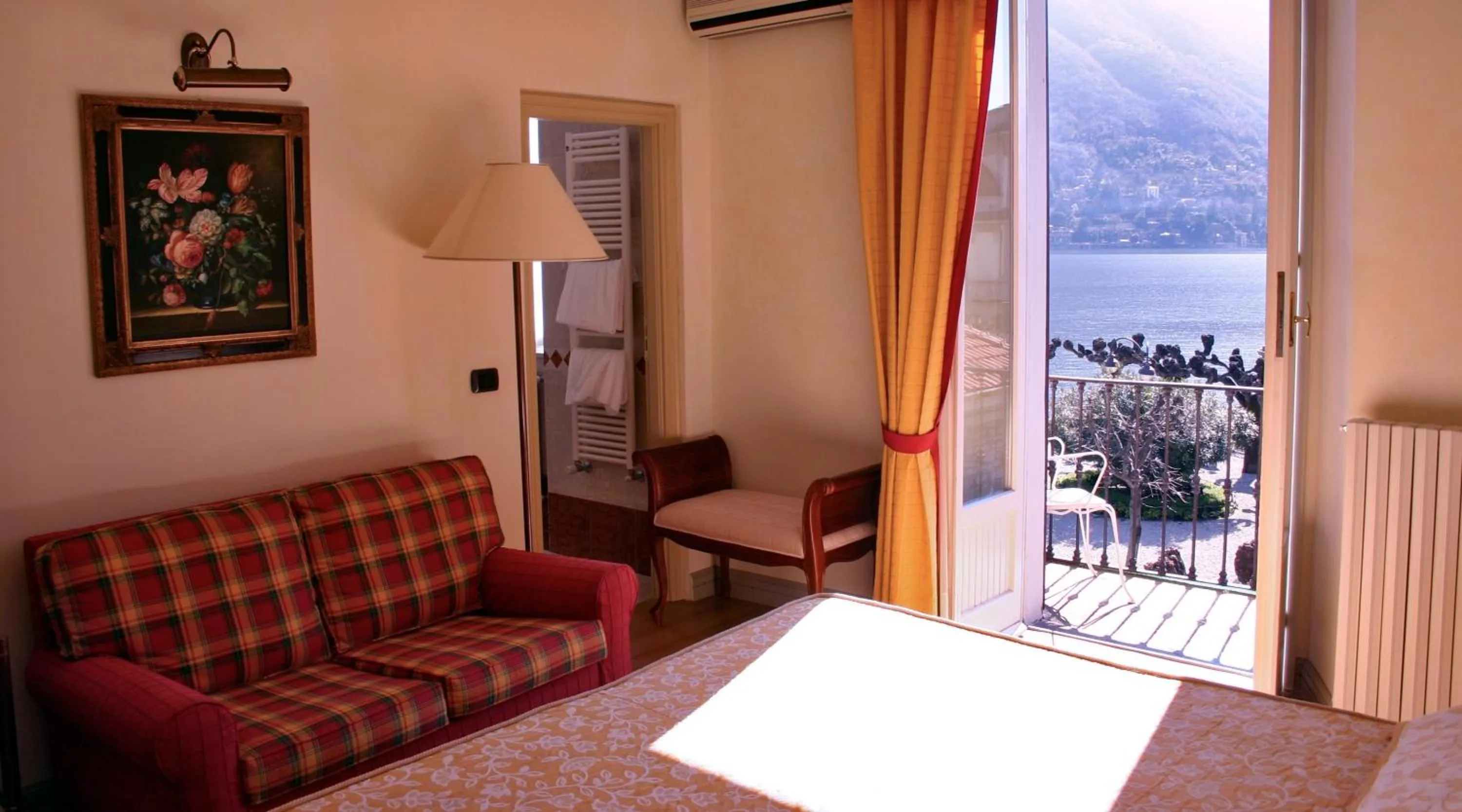 Double Room with Lake View - single occupancy in Hotel Posta