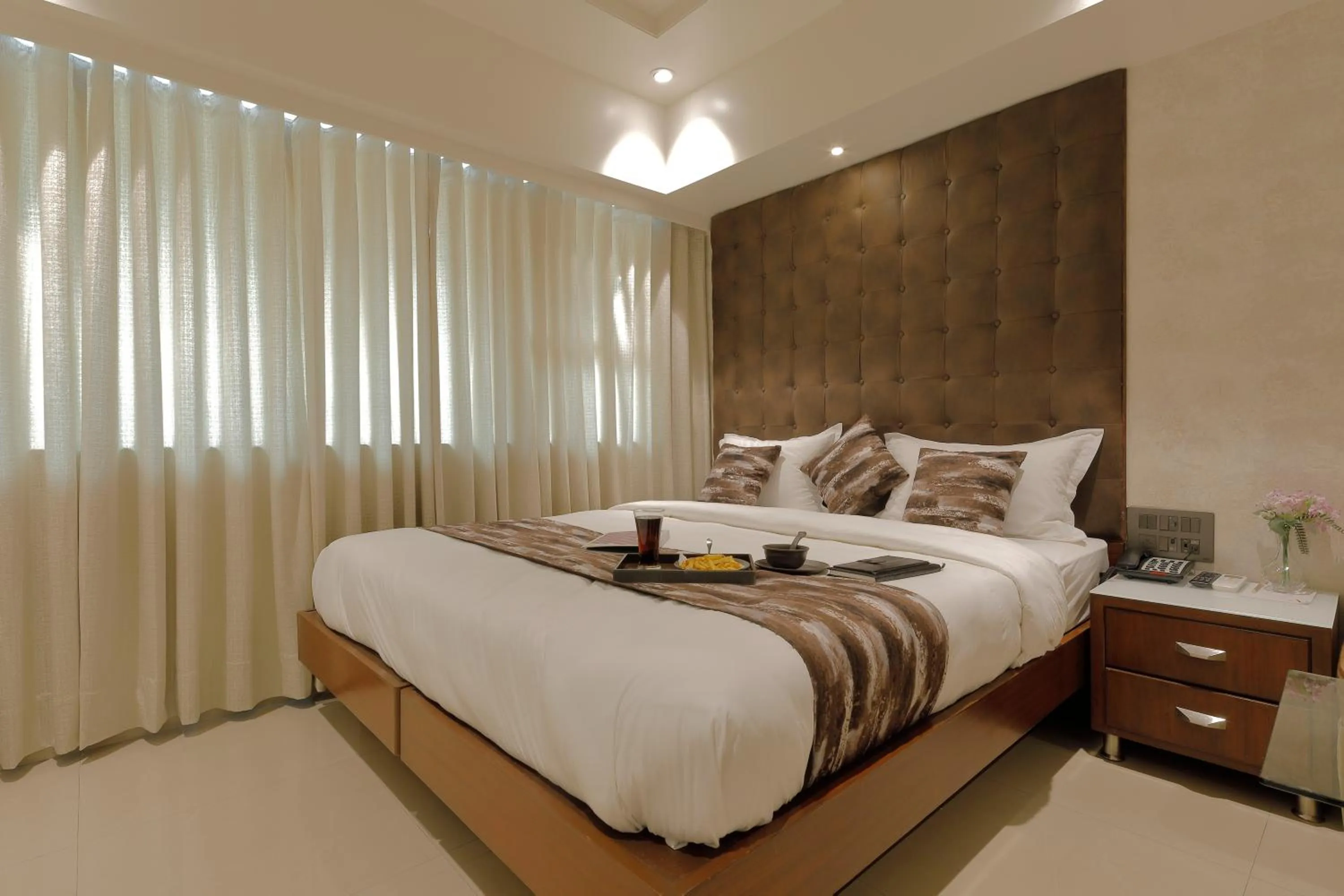 Gold Room - single occupancy in Hotel Ariana Residency