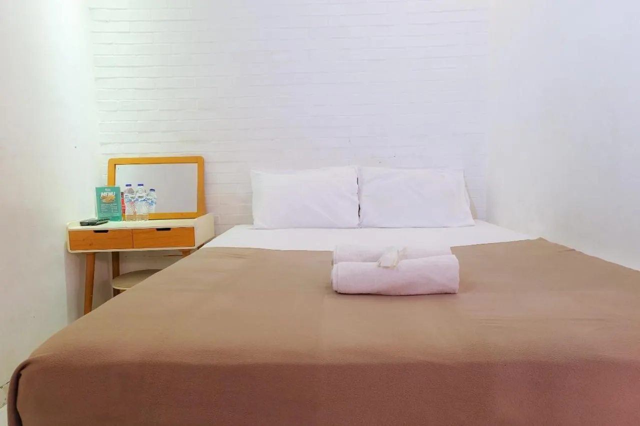 Standard Queen Room in Comvee