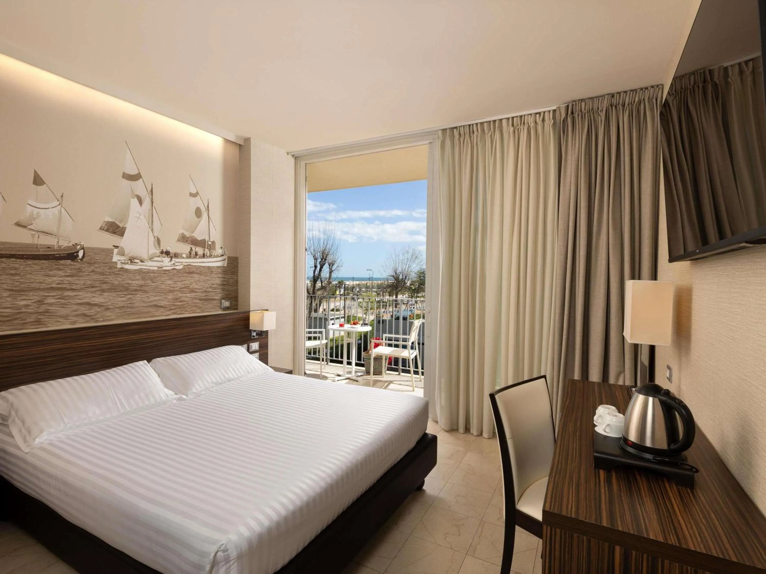 Classic Double Room with Terrace in Mercure Rimini Lungomare