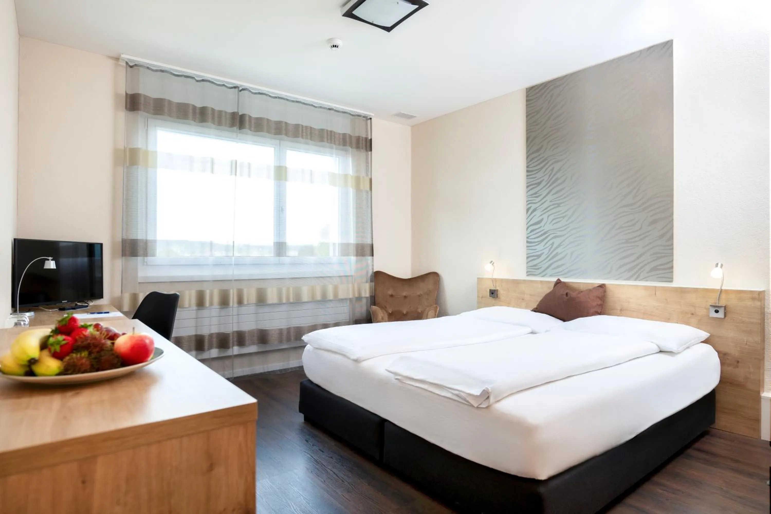 Comfort Double Room with Air-Conditioning in Villmergen Swiss Quality Hotel