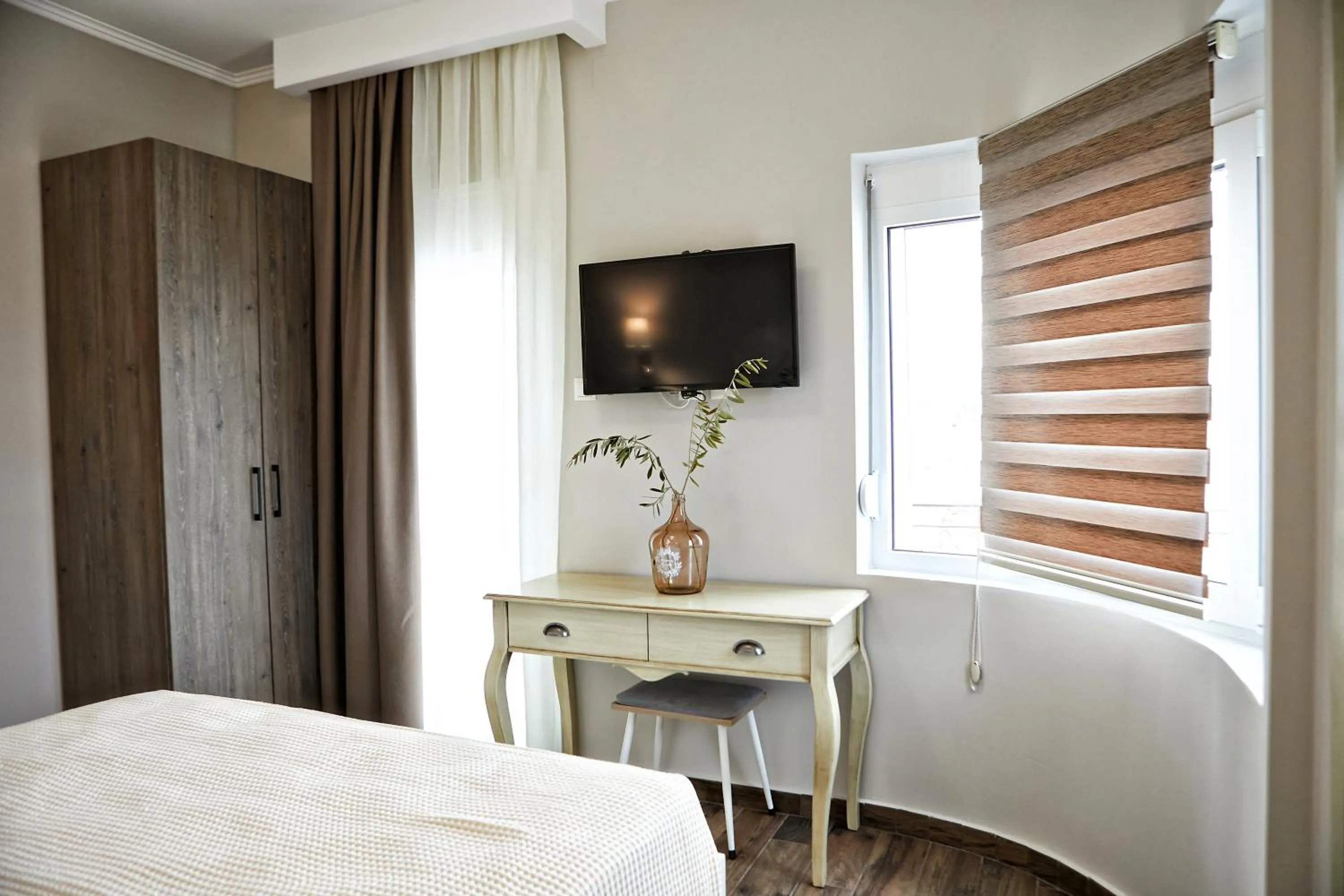 Apartment with Terrace in Romilia Guesthouse