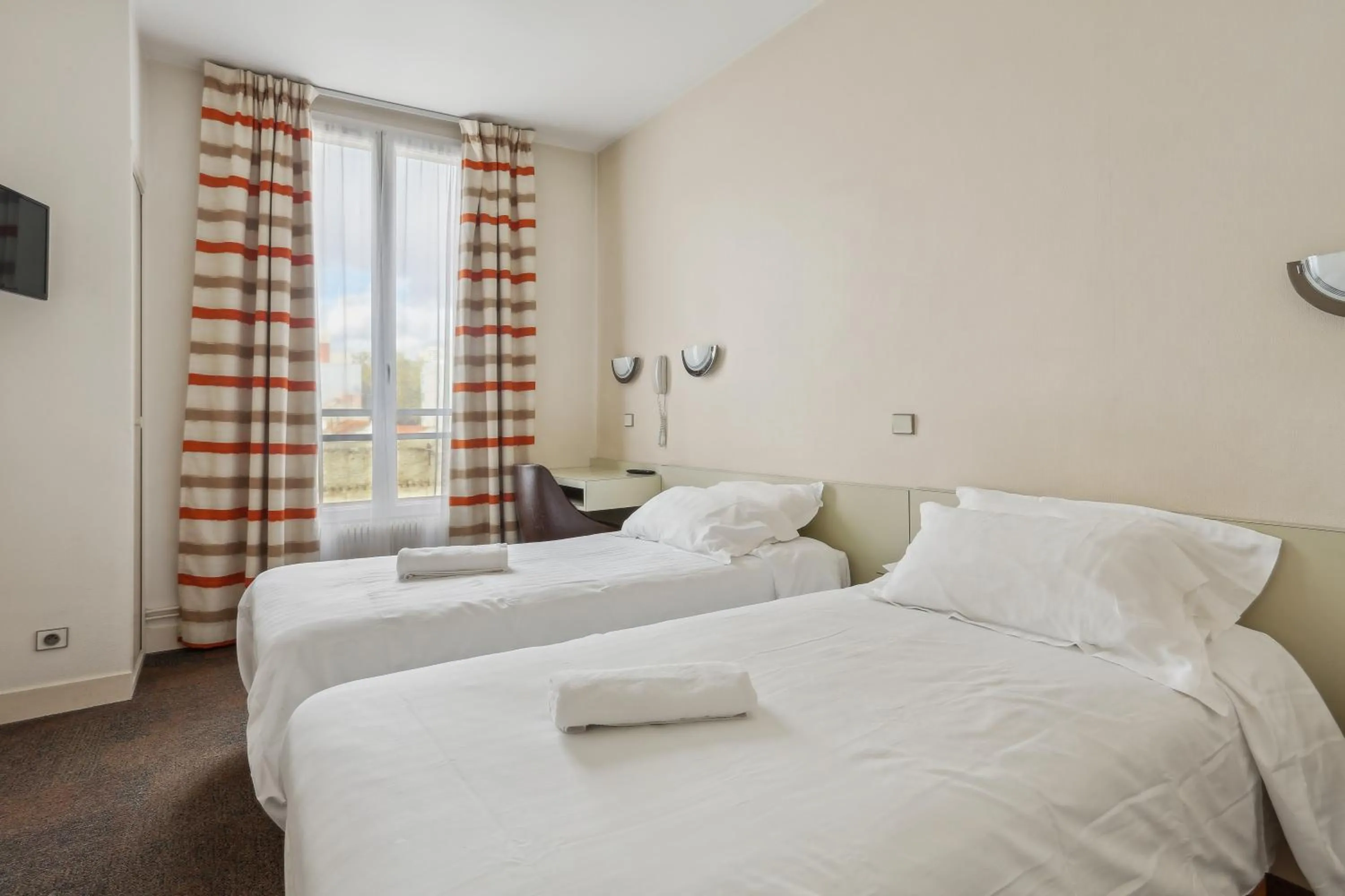 Twin Room in Hôtel Robespierre Ex Idéal hôtel Paris - Montreuil