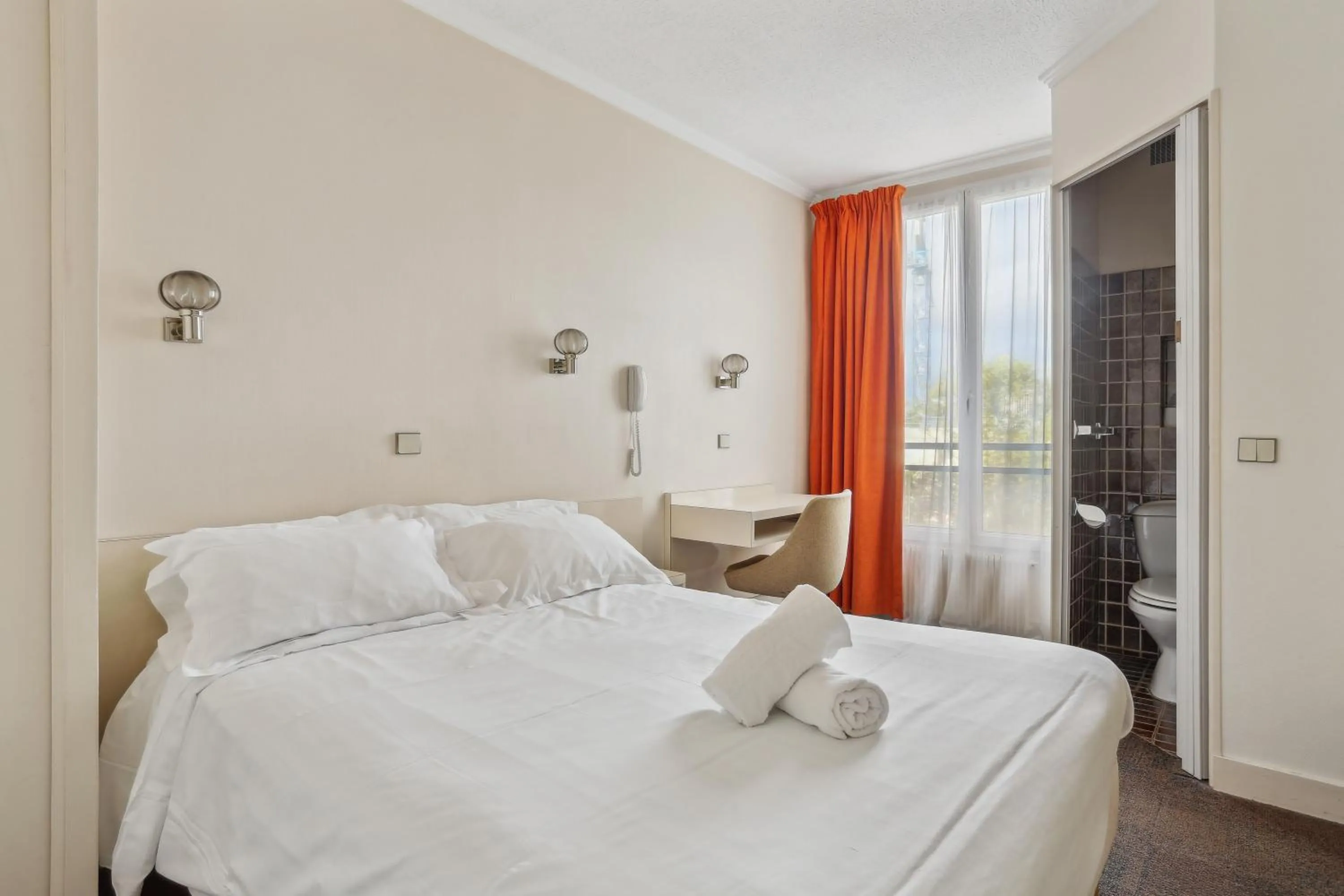 Standard Double Room in Hôtel Robespierre Ex Idéal hôtel Paris - Montreuil