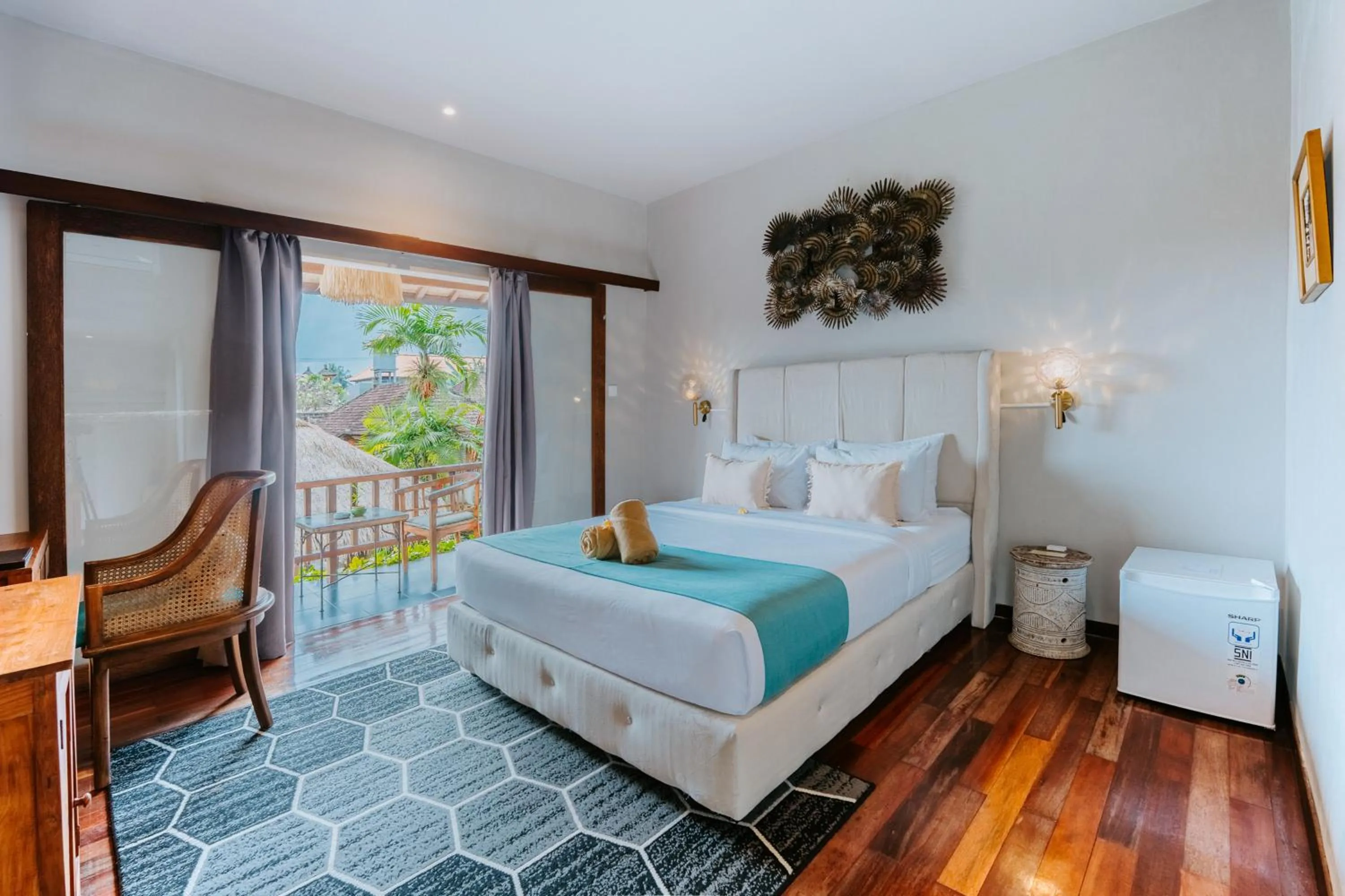 Queen Room with Pool View in Lokasari Retreat