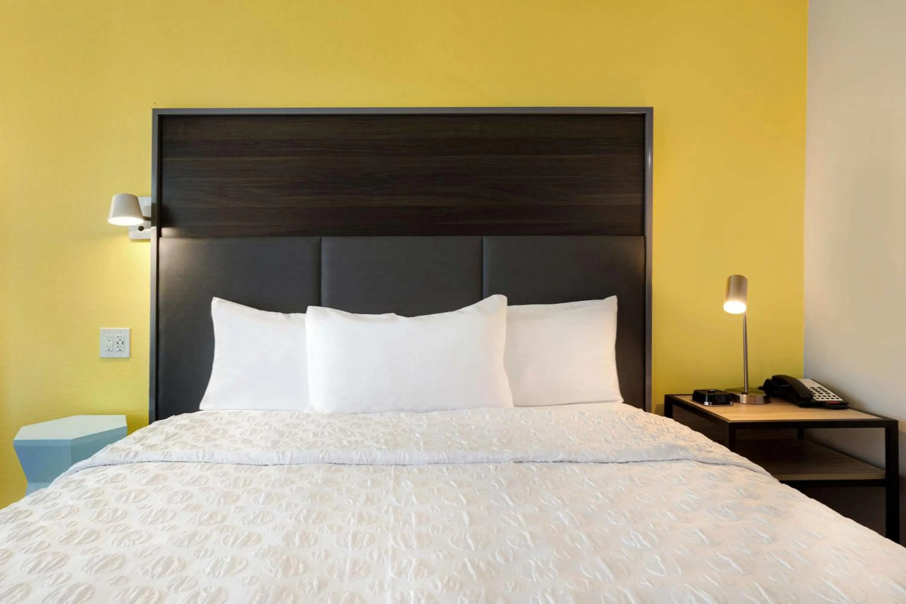 King Room with Walk-In Shower in Tru By Hilton Galveston, Tx