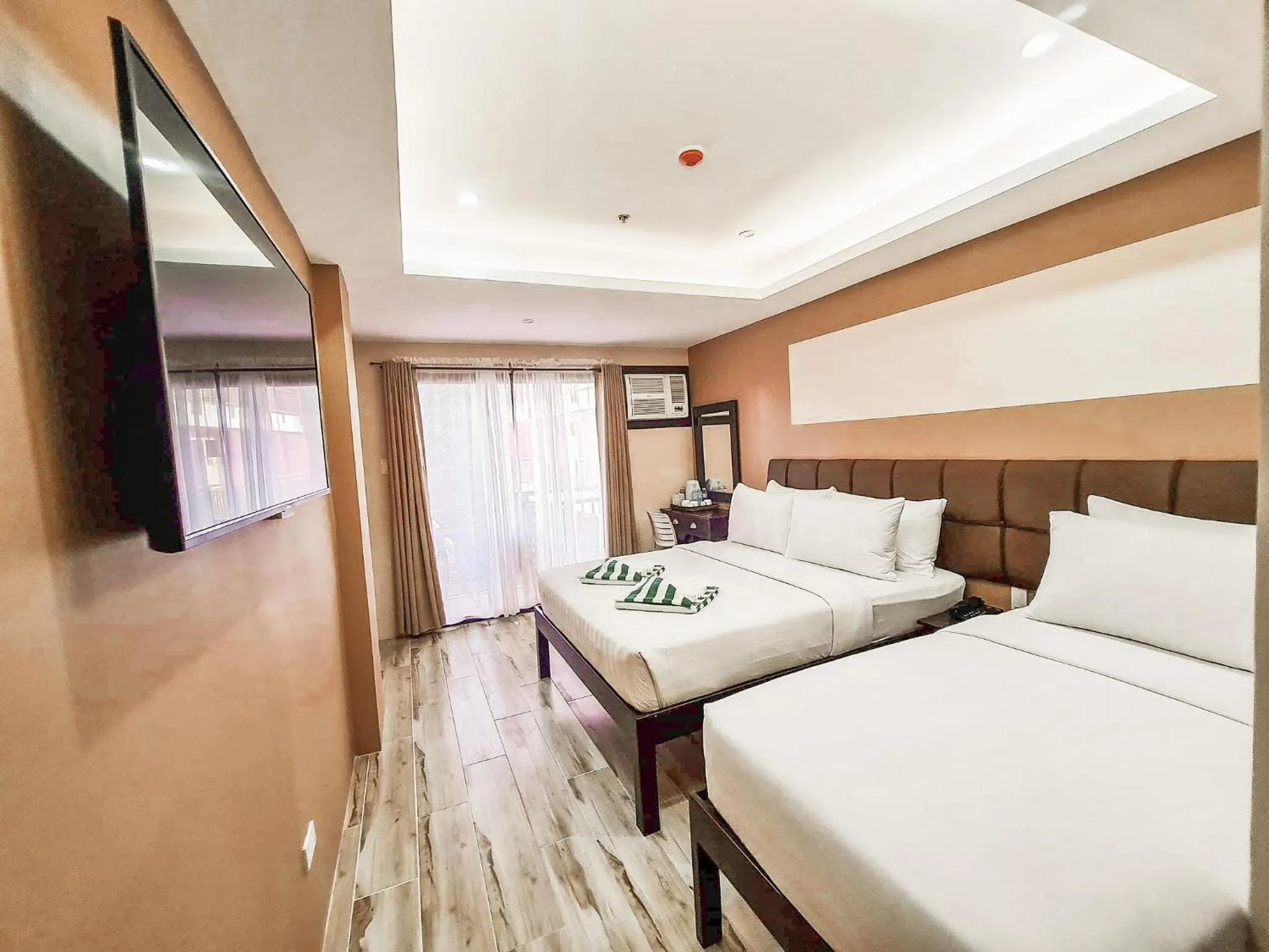 Superior Room with Balcony in Red Coco Inn de Boracay