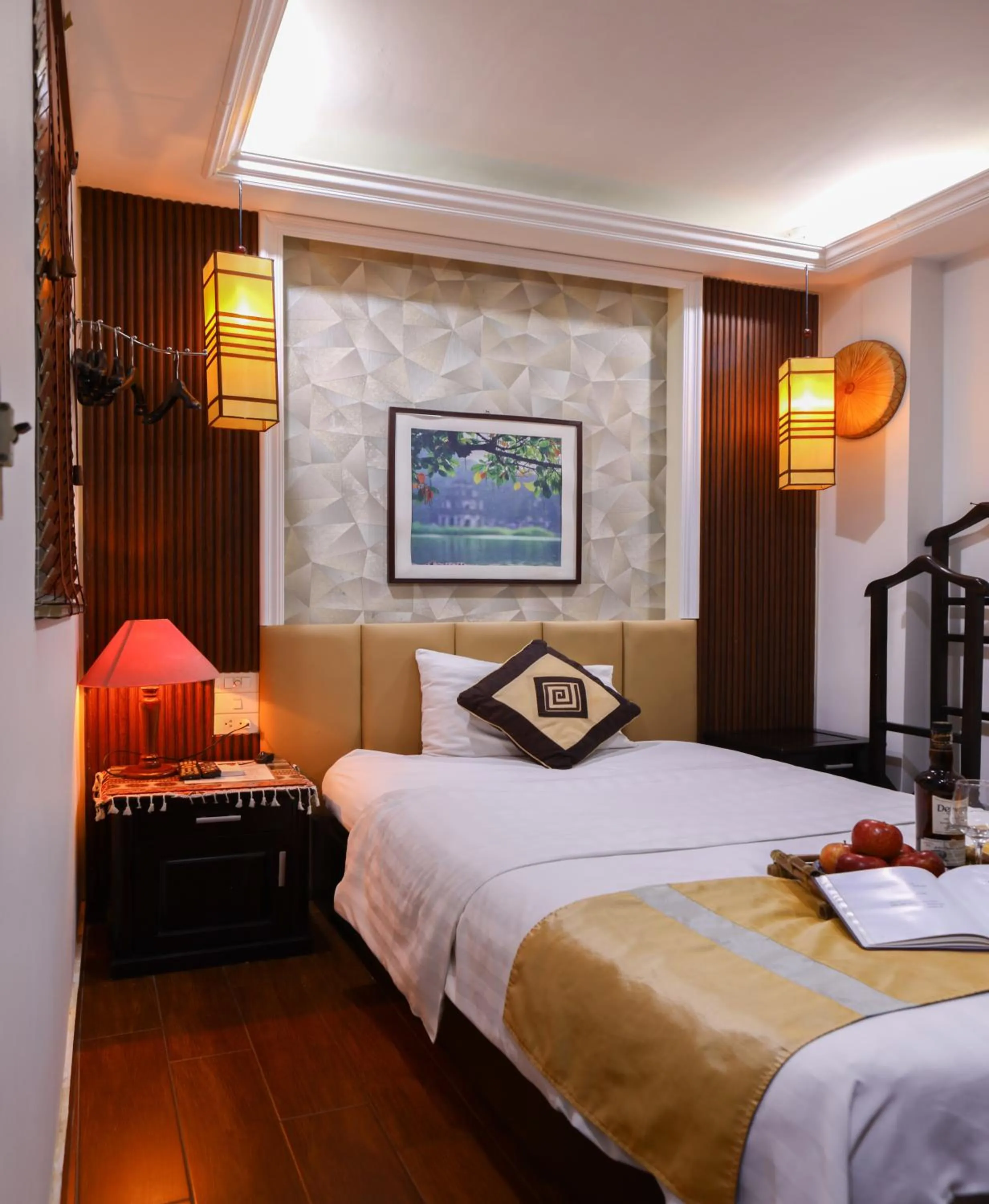 Single Room with Private Bathroom in Art Hotel Ha Noi