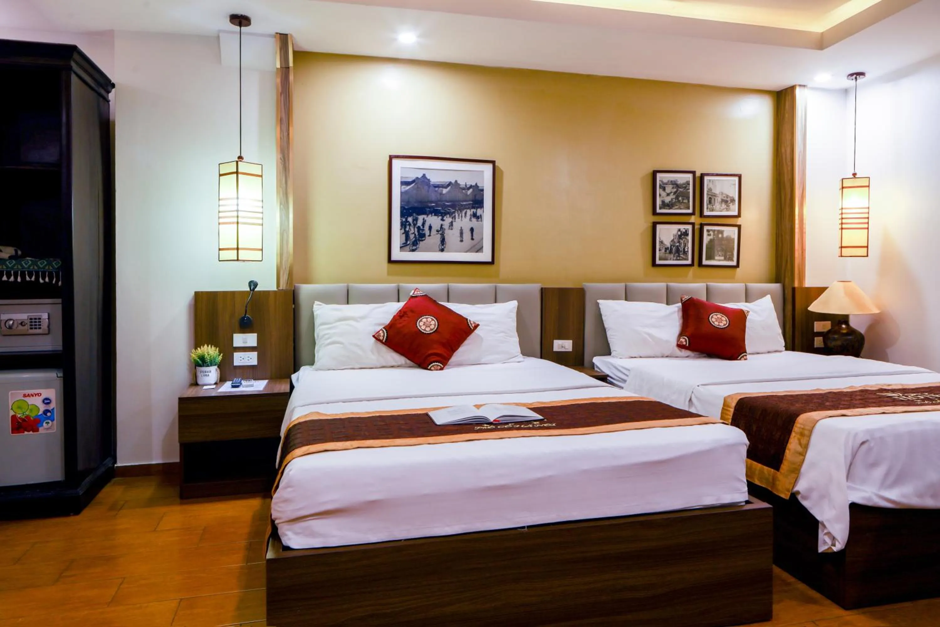 Quadruple Room with Private Bathroom in Art Hotel Ha Noi