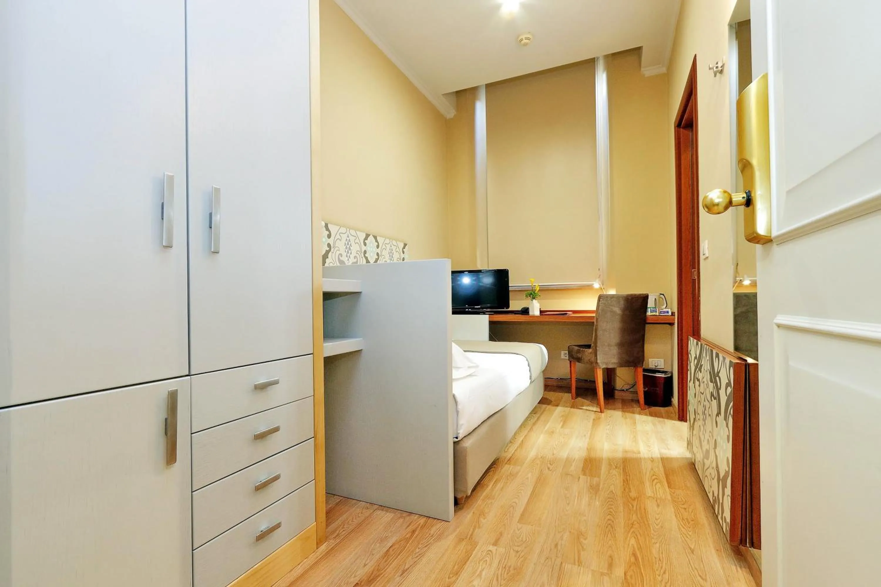 Standard Single Room in Hotel Camelia