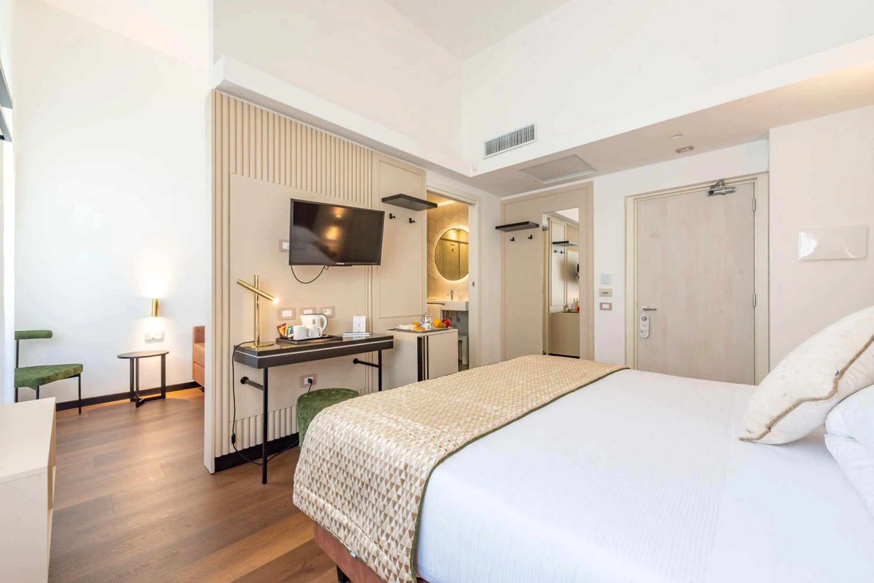 Junior King Suite with Sofa Bed in Best Western Hotel Artdeco