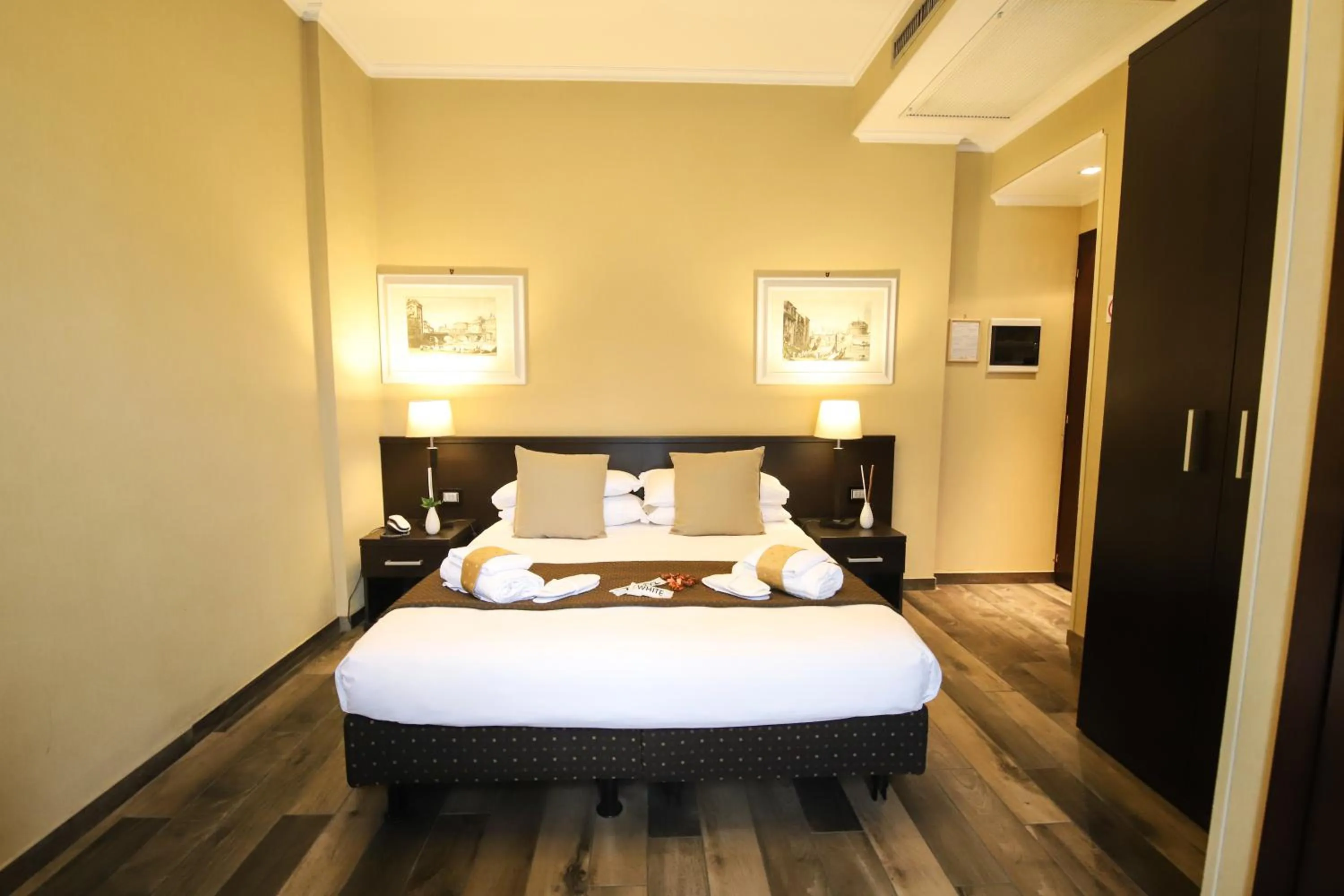 Superior Double Room in Hotel Latinum