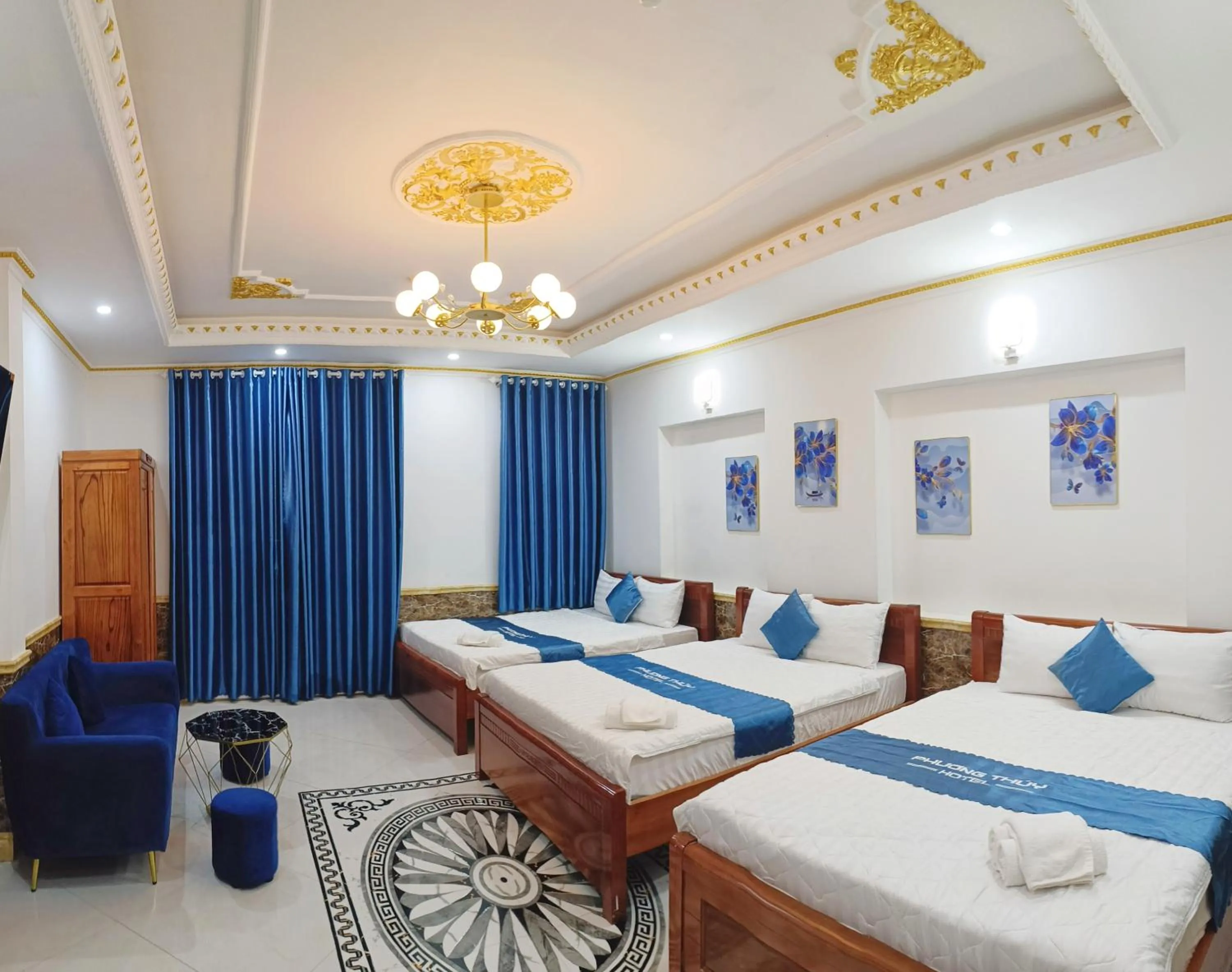 Deluxe Family Suite in Phuong Thuy Hotel