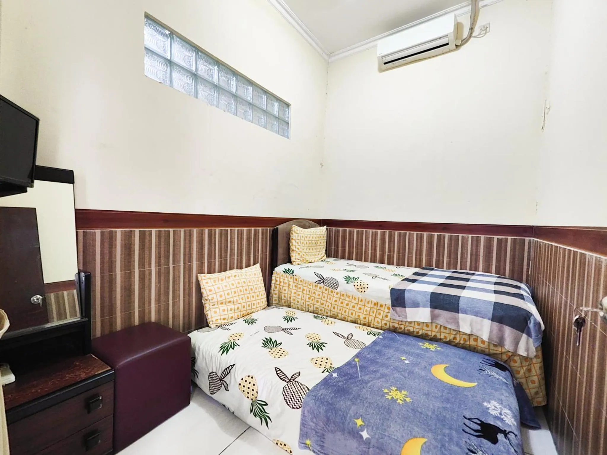 Double or Twin Room in Homey Guesthouse near Sby Zoo Syariah