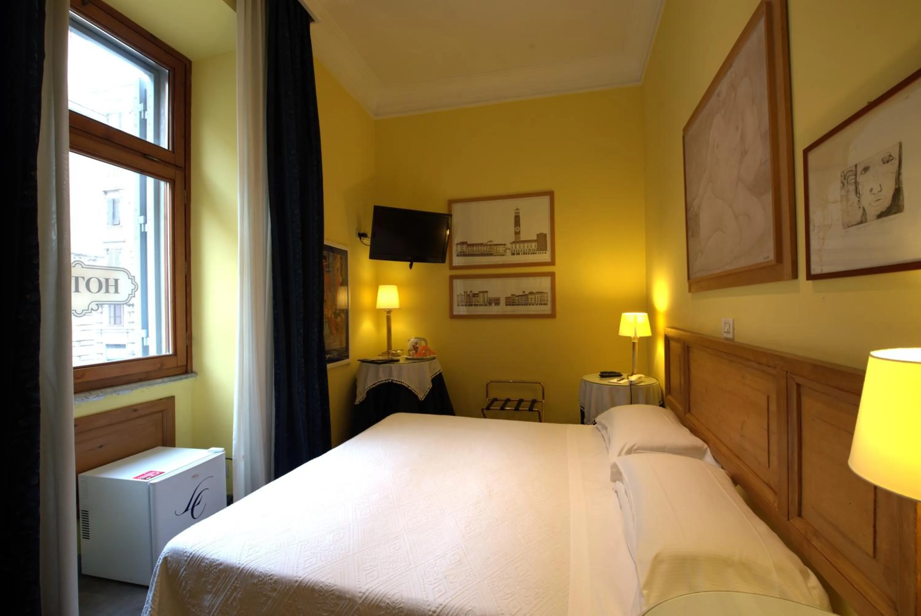 Small Double or Twin Room Street View  in Hotel Locanda Cairoli