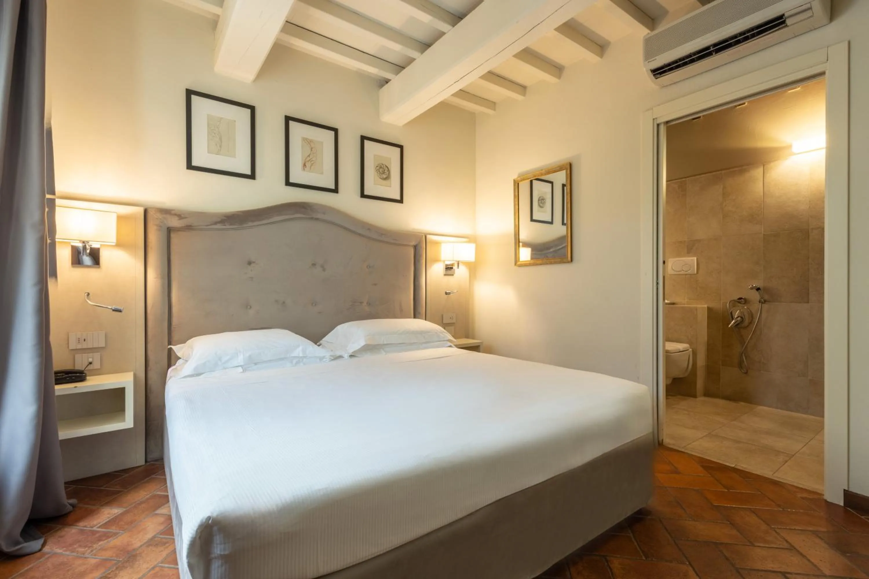 Double Room - single occupancy in Hotel Embassy