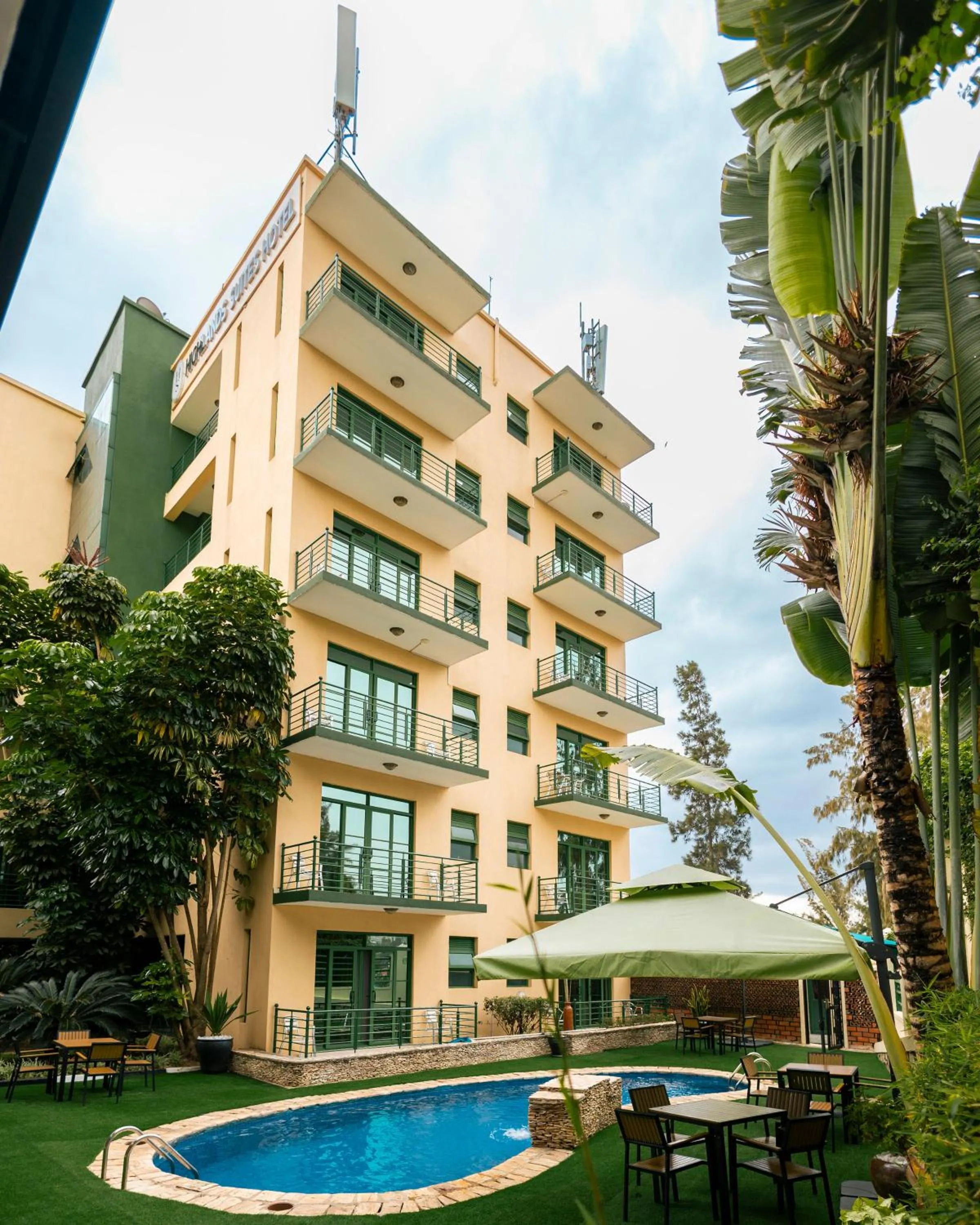 Highlands Suites Hotel and Apartments