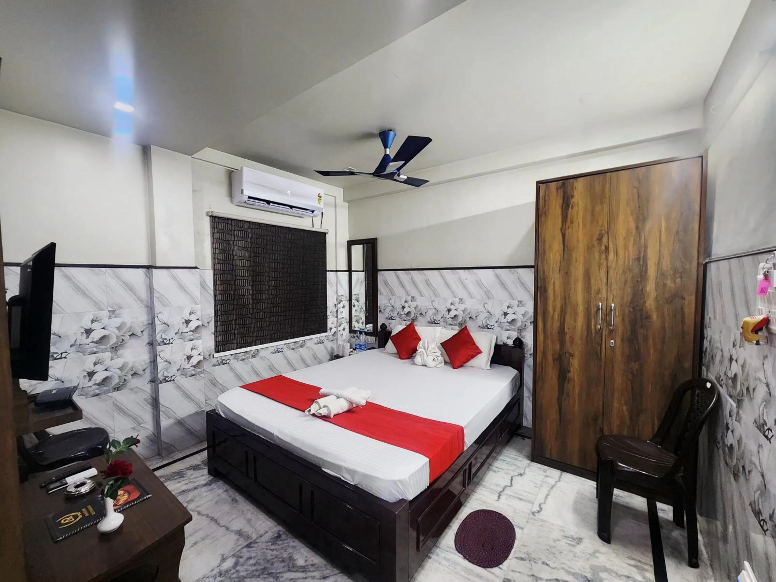 Standard Double Room with Fan in ANANDALOKE RESIDENCY