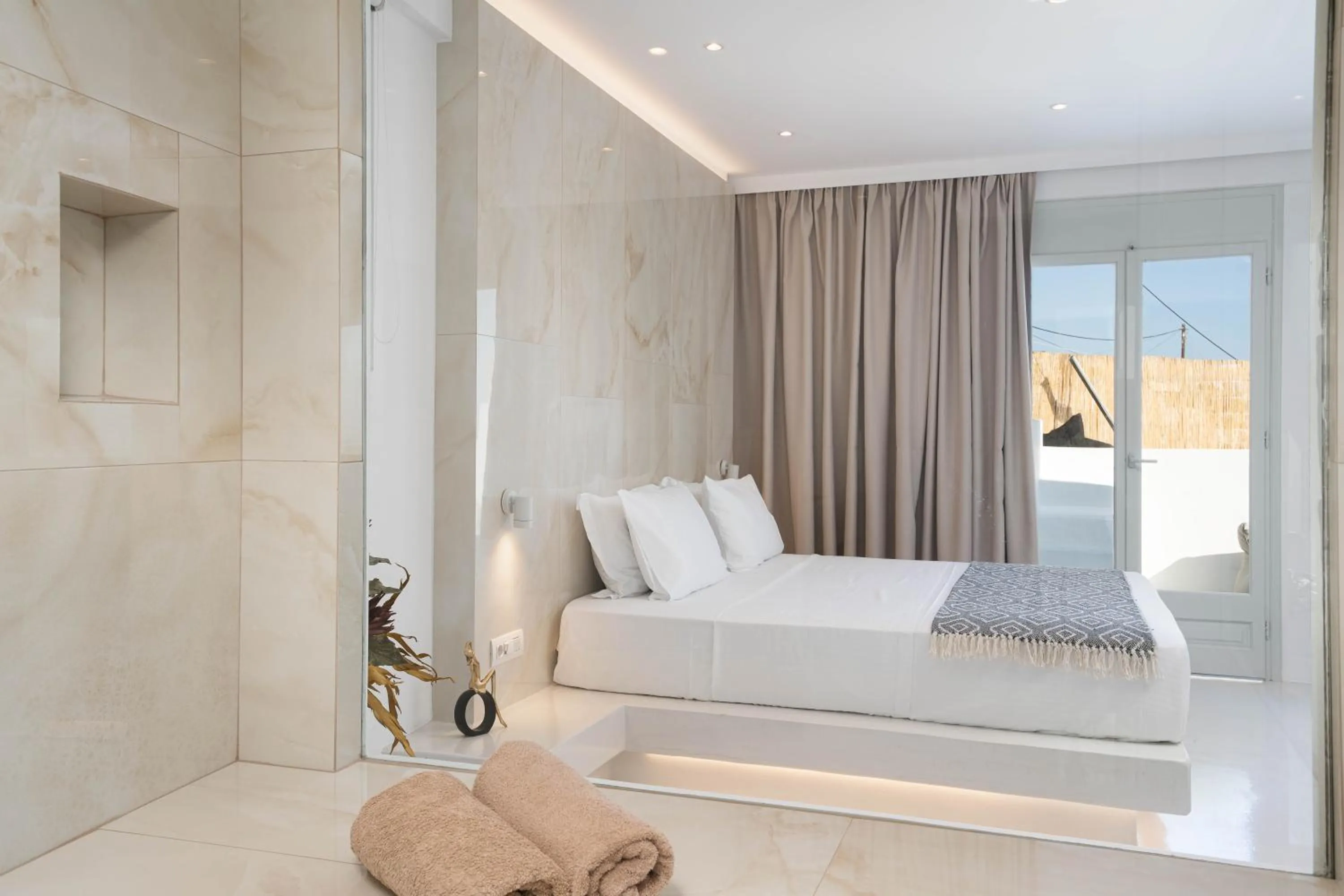Suite with Sea View, Private Heated Pool & Steam Room in Cycladic Suites & Spa