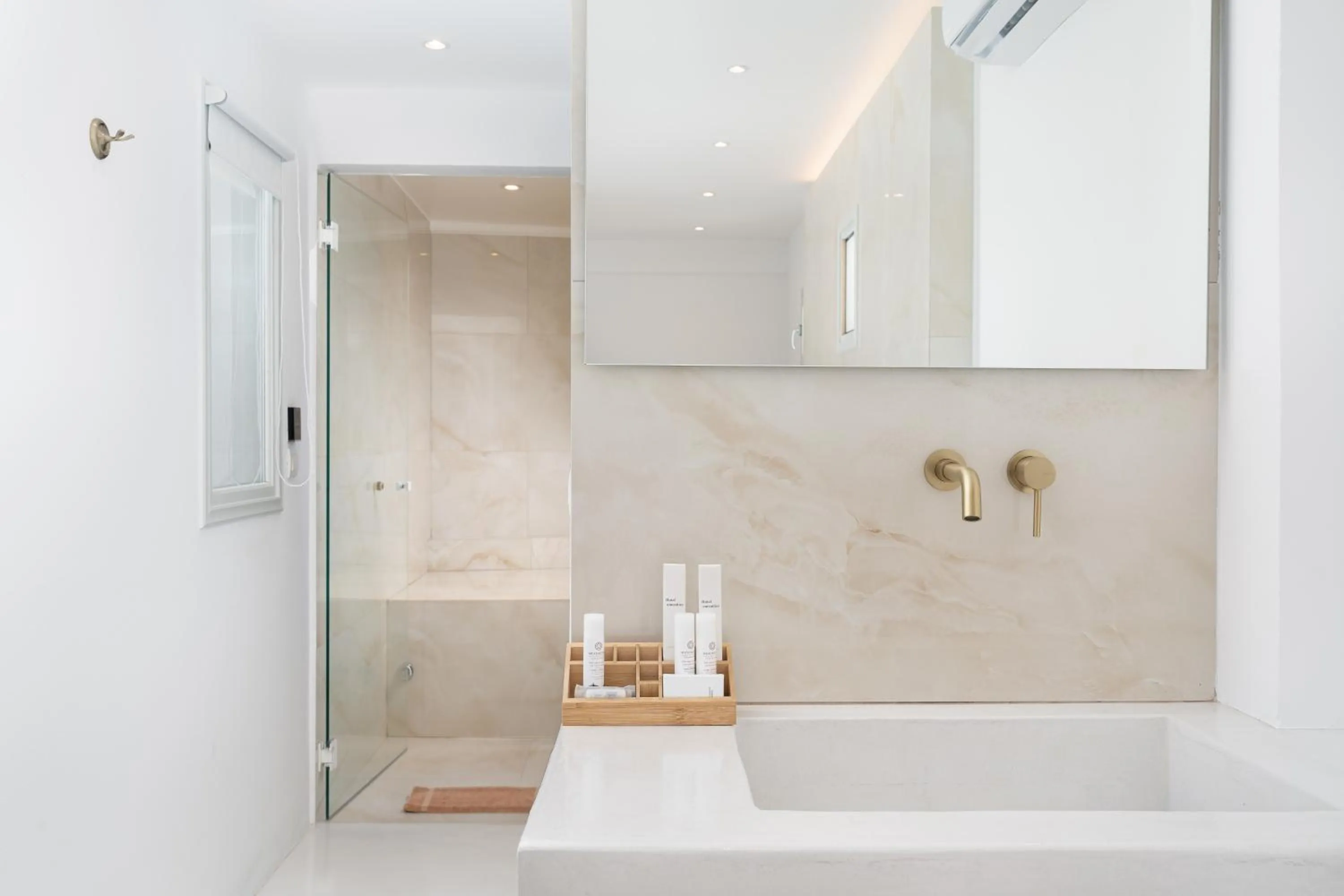 Honeymoon Suite with Sea View, Private Jacuzzi & Steam Room in Cycladic Suites & Spa