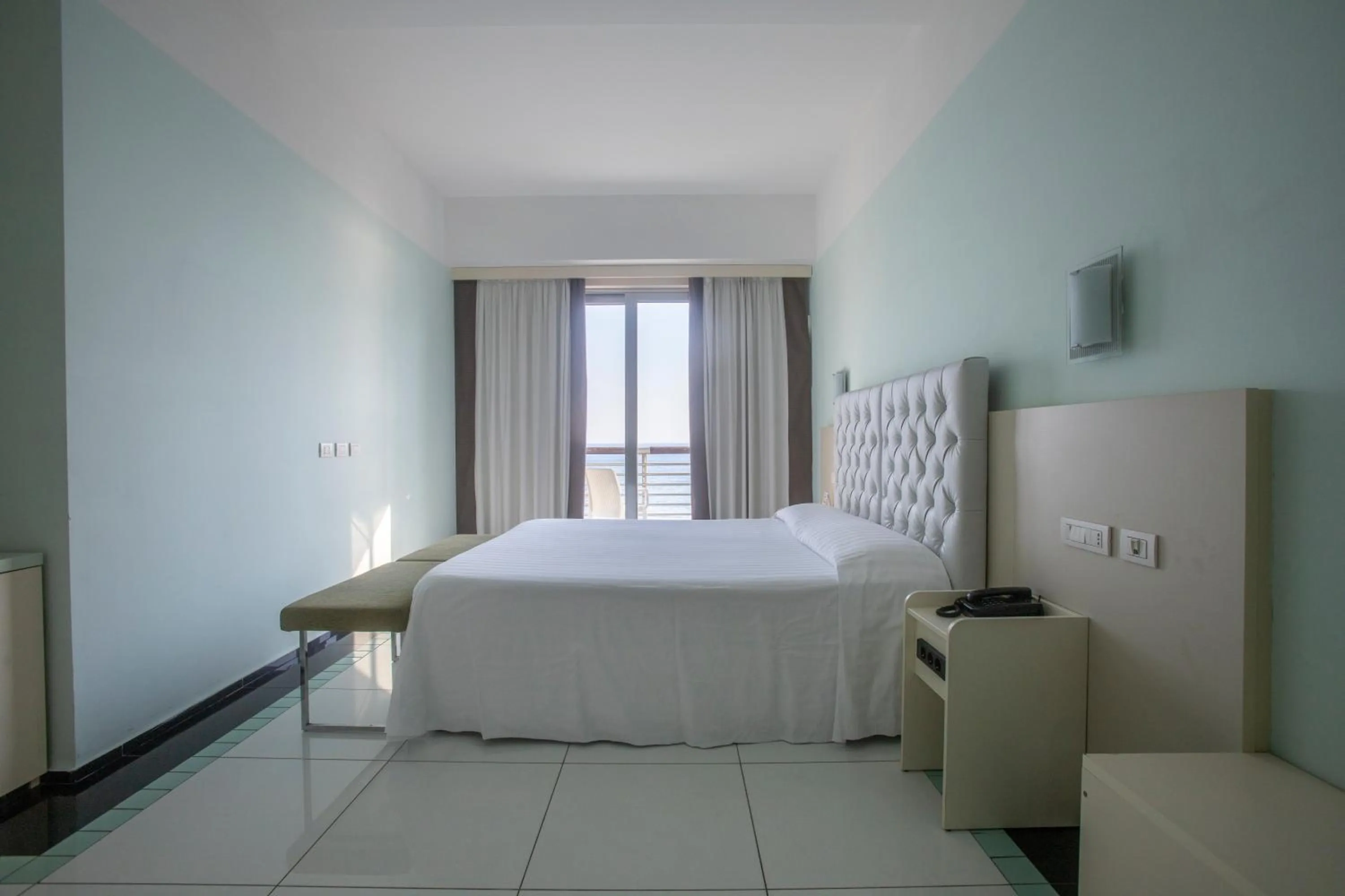 Superior Twin Room in Grand Hotel Salerno