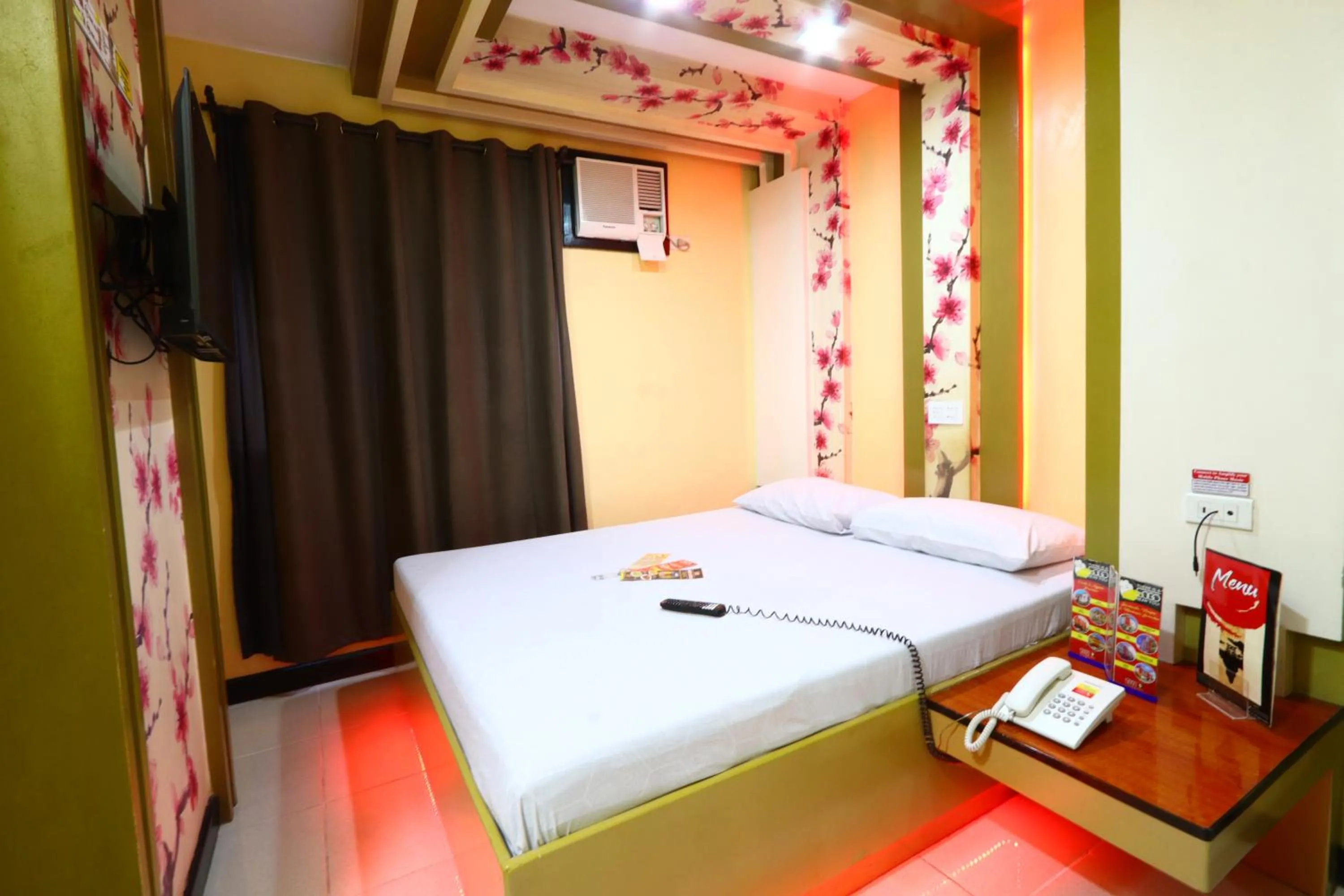 Deluxe  Room in Hotel Sogo Banawe